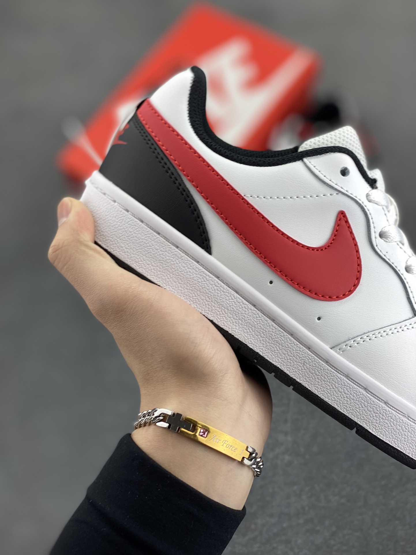 图片[6]-福利特价 Nike Court Borough Low 低帮百搭透气休闲运动板鞋男女鞋 经典耐用的设计，兼顾舒适脚感和出众风范，演绎匠心之作。结构性的支撑贴合感结合复古篮球设计，塑就场外全明星风范。 货号：BQ5448-110 尺码：36 36.5 37.5 38 38.5 39 40 40.5 41 42 42.5 43 44 45-选品中心