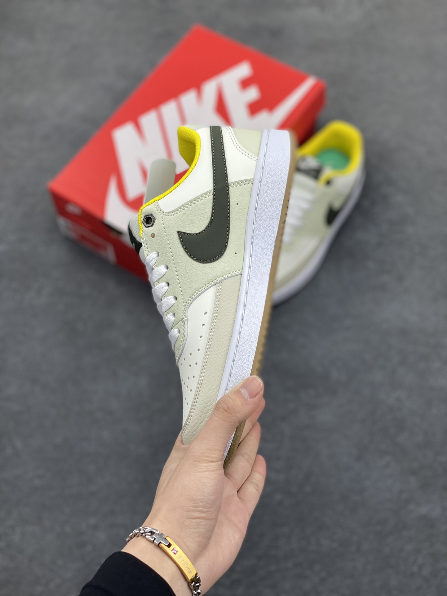 图片[3]-福利特价 Nike Court Borough Low 低帮百搭透气休闲运动板鞋男女鞋 经典耐用的设计，兼顾舒适脚感和出众风范，演绎匠心之作。结构性的支撑贴合感结合复古篮球设计，塑就场外全明星风范。 货号：FV3630-131 尺码：36 36.5 37.5 38 38.5 39 40 40.5 41 42 42.5 43 44 45-选品中心