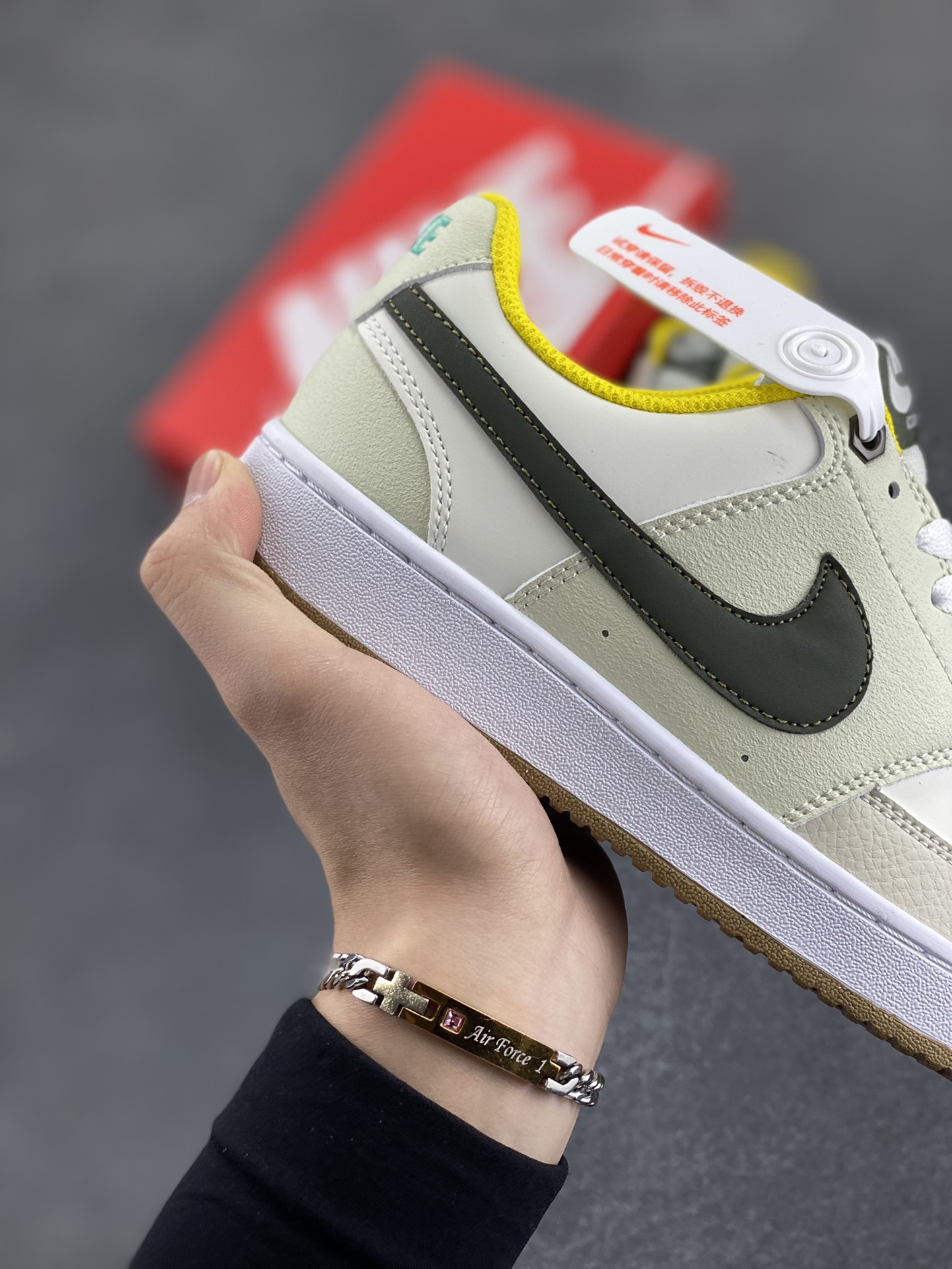 图片[6]-福利特价 Nike Court Borough Low 低帮百搭透气休闲运动板鞋男女鞋 经典耐用的设计，兼顾舒适脚感和出众风范，演绎匠心之作。结构性的支撑贴合感结合复古篮球设计，塑就场外全明星风范。 货号：FV3630-131 尺码：36 36.5 37.5 38 38.5 39 40 40.5 41 42 42.5 43 44 45-选品中心