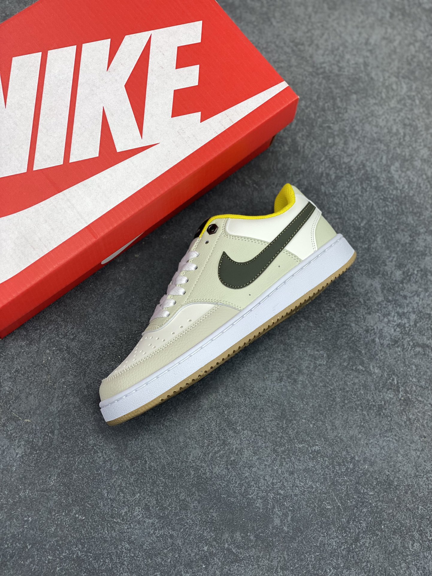 图片[7]-福利特价 Nike Court Borough Low 低帮百搭透气休闲运动板鞋男女鞋 经典耐用的设计，兼顾舒适脚感和出众风范，演绎匠心之作。结构性的支撑贴合感结合复古篮球设计，塑就场外全明星风范。 货号：FV3630-131 尺码：36 36.5 37.5 38 38.5 39 40 40.5 41 42 42.5 43 44 45-选品中心