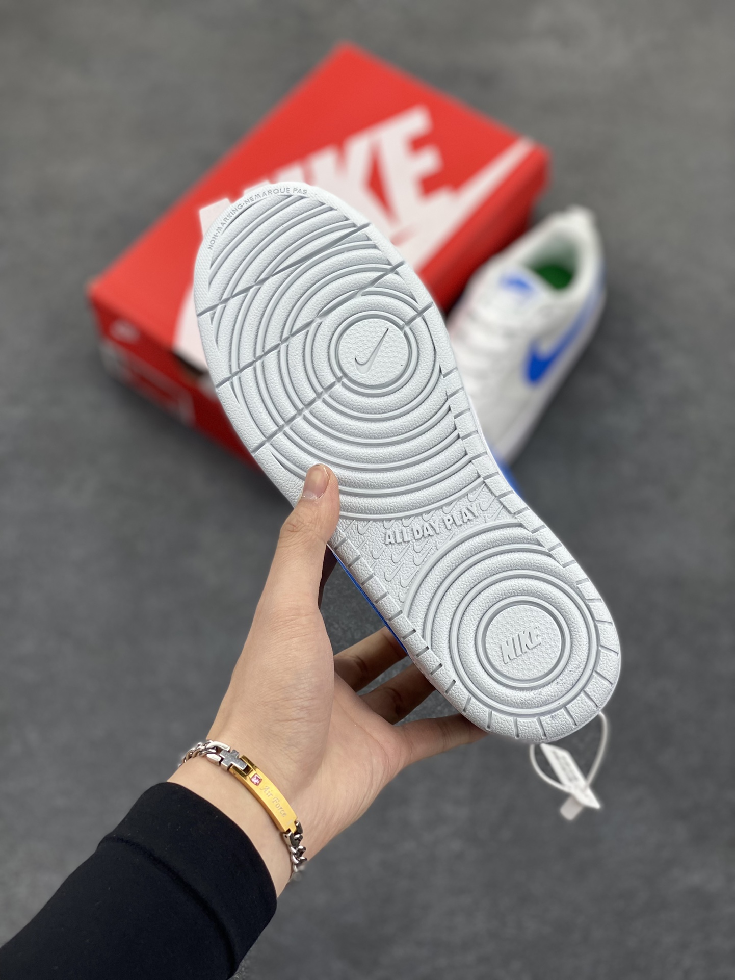 图片[5]-福利特价 Nike Court Borough Low 低帮百搭透气休闲运动板鞋男女鞋 经典耐用的设计，兼顾舒适脚感和出众风范，演绎匠心之作。结构性的支撑贴合感结合复古篮球设计，塑就场外全明星风范。 货号：BQ5448-123 尺码：36 36.5 37.5 38 38.5 39 40 40.5 41 42 42.5 43 44 45-选品中心