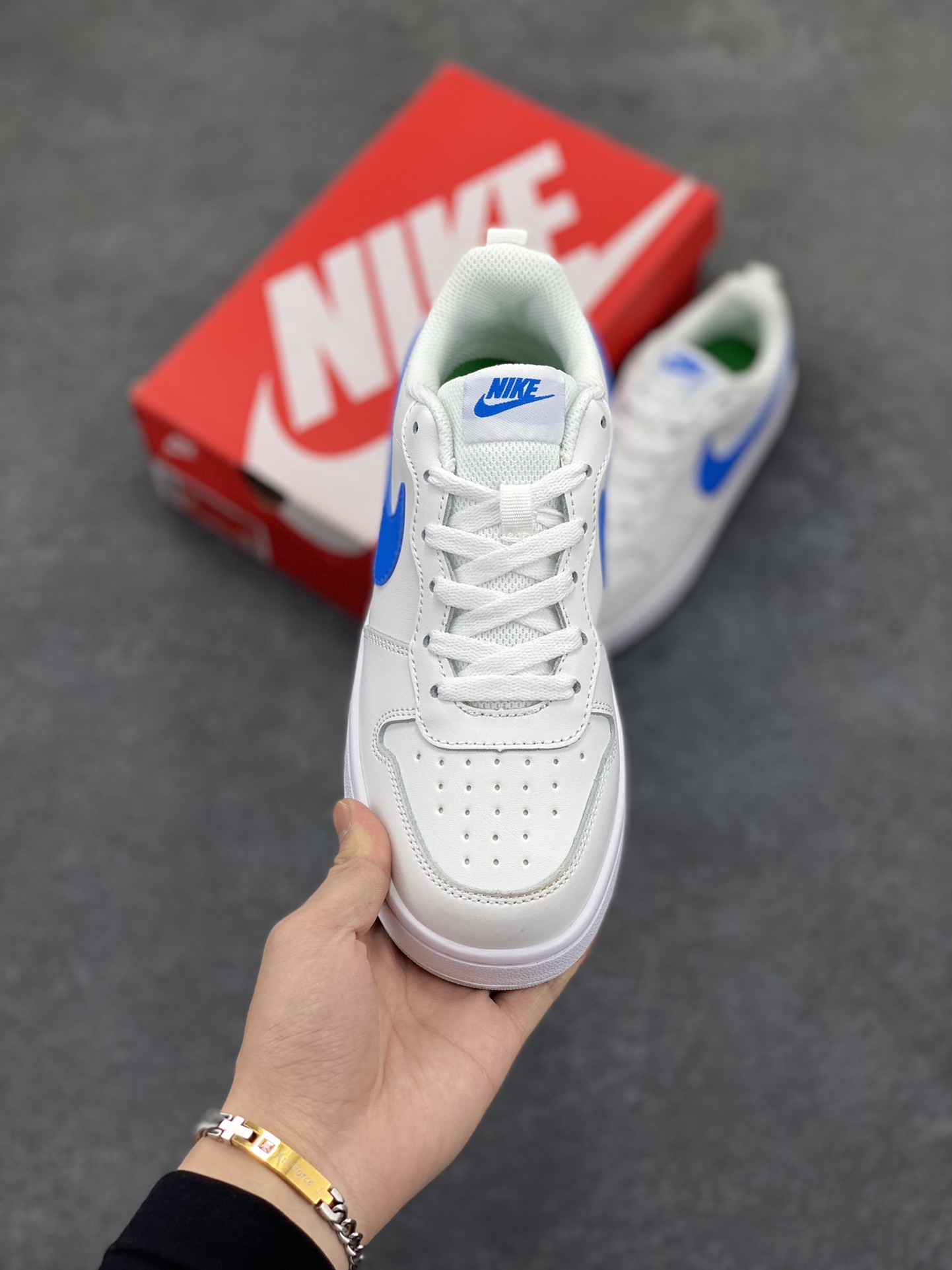 图片[2]-福利特价 Nike Court Borough Low 低帮百搭透气休闲运动板鞋男女鞋 经典耐用的设计，兼顾舒适脚感和出众风范，演绎匠心之作。结构性的支撑贴合感结合复古篮球设计，塑就场外全明星风范。 货号：BQ5448-123 尺码：36 36.5 37.5 38 38.5 39 40 40.5 41 42 42.5 43 44 45-选品中心