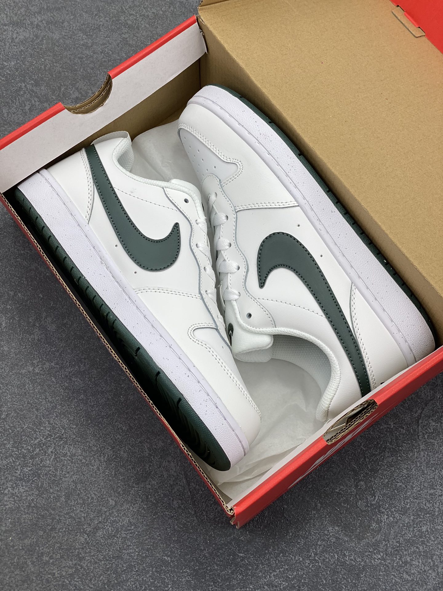 图片[9]-福利特价 Nike Court Borough Low 低帮百搭透气休闲运动板鞋男女鞋 经典耐用的设计，兼顾舒适脚感和出众风范，演绎匠心之作。结构性的支撑贴合感结合复古篮球设计，塑就场外全明星风范。 货号：DV5456-122 尺码：36 36.5 37.5 38 38.5 39 40 40.5 41 42 42.5 43 44 45-选品中心