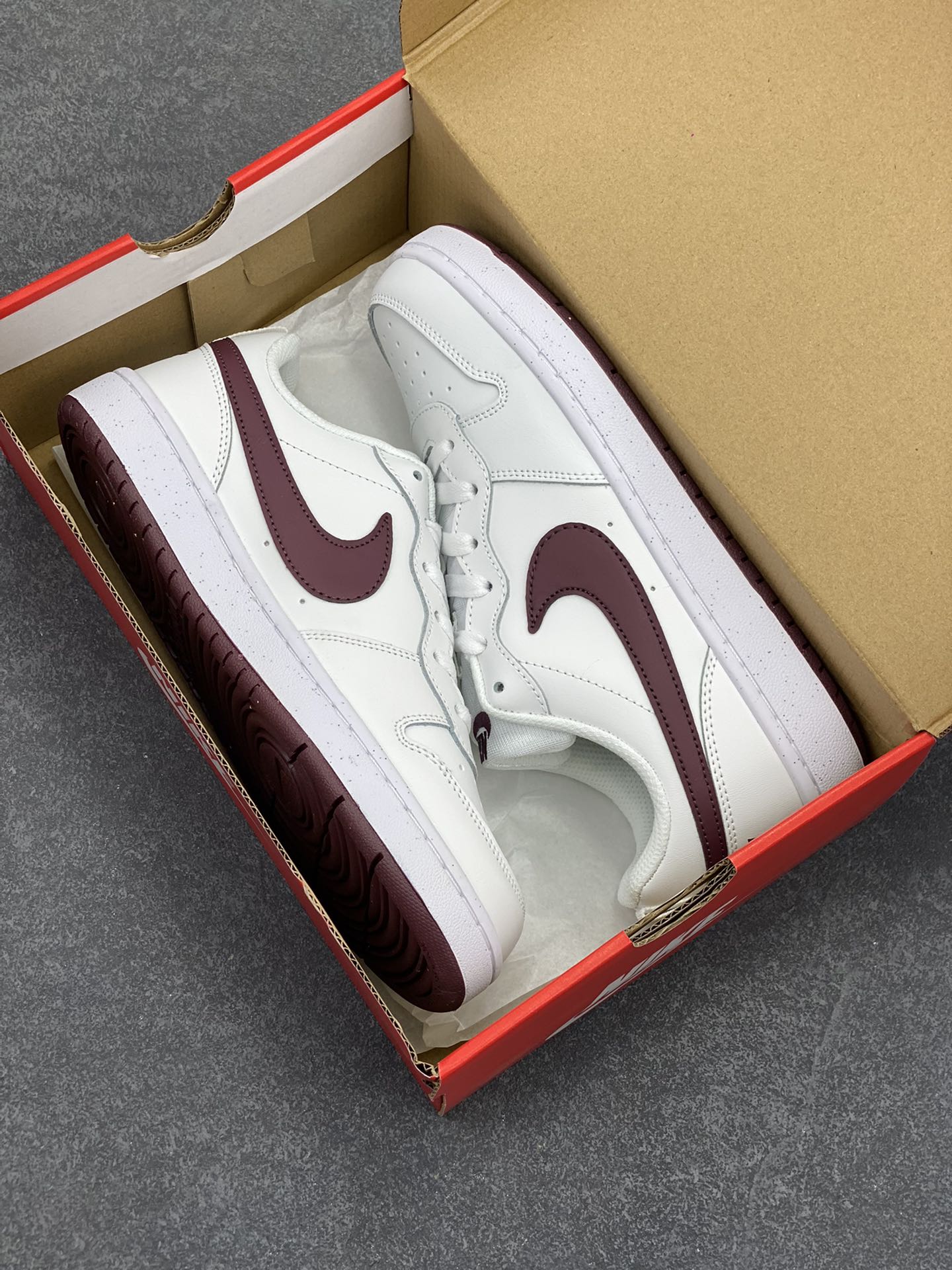 图片[9]-福利特价 Nike Court Borough Low 低帮百搭透气休闲运动板鞋男女鞋 经典耐用的设计，兼顾舒适脚感和出众风范，演绎匠心之作。结构性的支撑贴合感结合复古篮球设计，塑就场外全明星风范。 货号：DV5456-112 尺码：36 36.5 37.5 38 38.5 39 40 40.5 41 42 42.5 43 44 45-选品中心