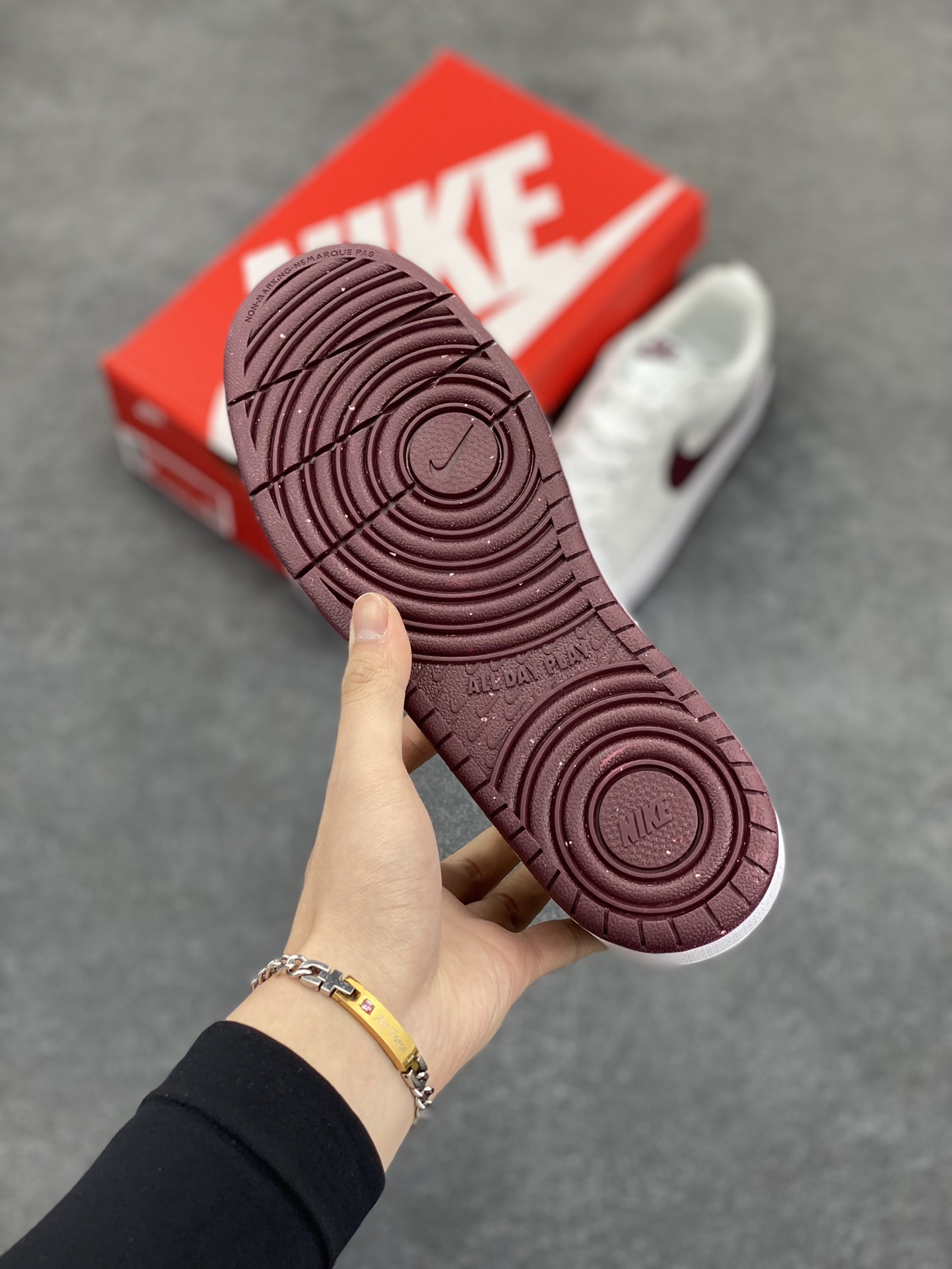 图片[5]-福利特价 Nike Court Borough Low 低帮百搭透气休闲运动板鞋男女鞋 经典耐用的设计，兼顾舒适脚感和出众风范，演绎匠心之作。结构性的支撑贴合感结合复古篮球设计，塑就场外全明星风范。 货号：DV5456-112 尺码：36 36.5 37.5 38 38.5 39 40 40.5 41 42 42.5 43 44 45-选品中心