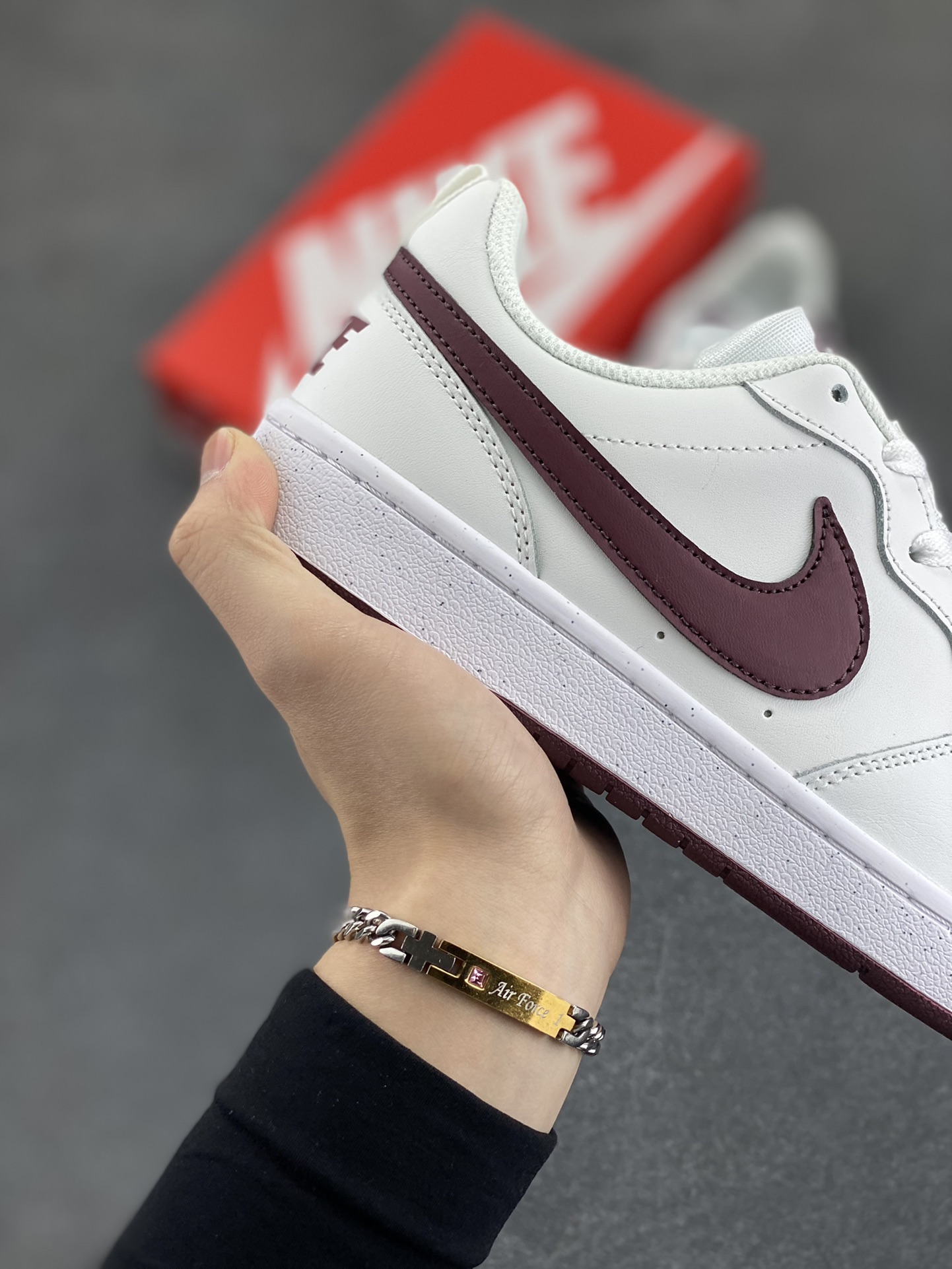 图片[6]-福利特价 Nike Court Borough Low 低帮百搭透气休闲运动板鞋男女鞋 经典耐用的设计，兼顾舒适脚感和出众风范，演绎匠心之作。结构性的支撑贴合感结合复古篮球设计，塑就场外全明星风范。 货号：DV5456-112 尺码：36 36.5 37.5 38 38.5 39 40 40.5 41 42 42.5 43 44 45-选品中心