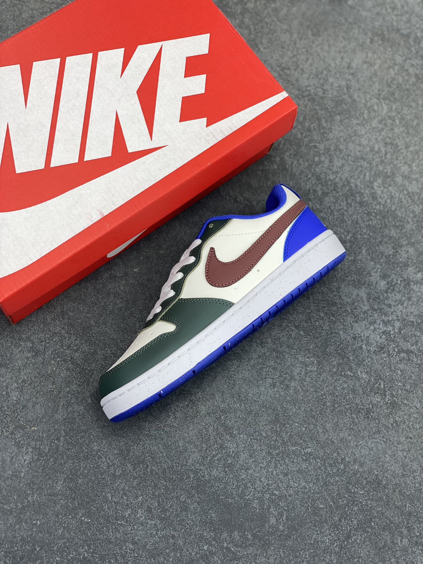 图片[7]-福利特价 Nike Court Borough Low 低帮百搭透气休闲运动板鞋男女鞋 经典耐用的设计，兼顾舒适脚感和出众风范，演绎匠心之作。结构性的支撑贴合感结合复古篮球设计，塑就场外全明星风范。 货号：DV5456-300 尺码：36 36.5 37.5 38 38.5 39 40 40.5 41 42 42.5 43 44 45-选品中心