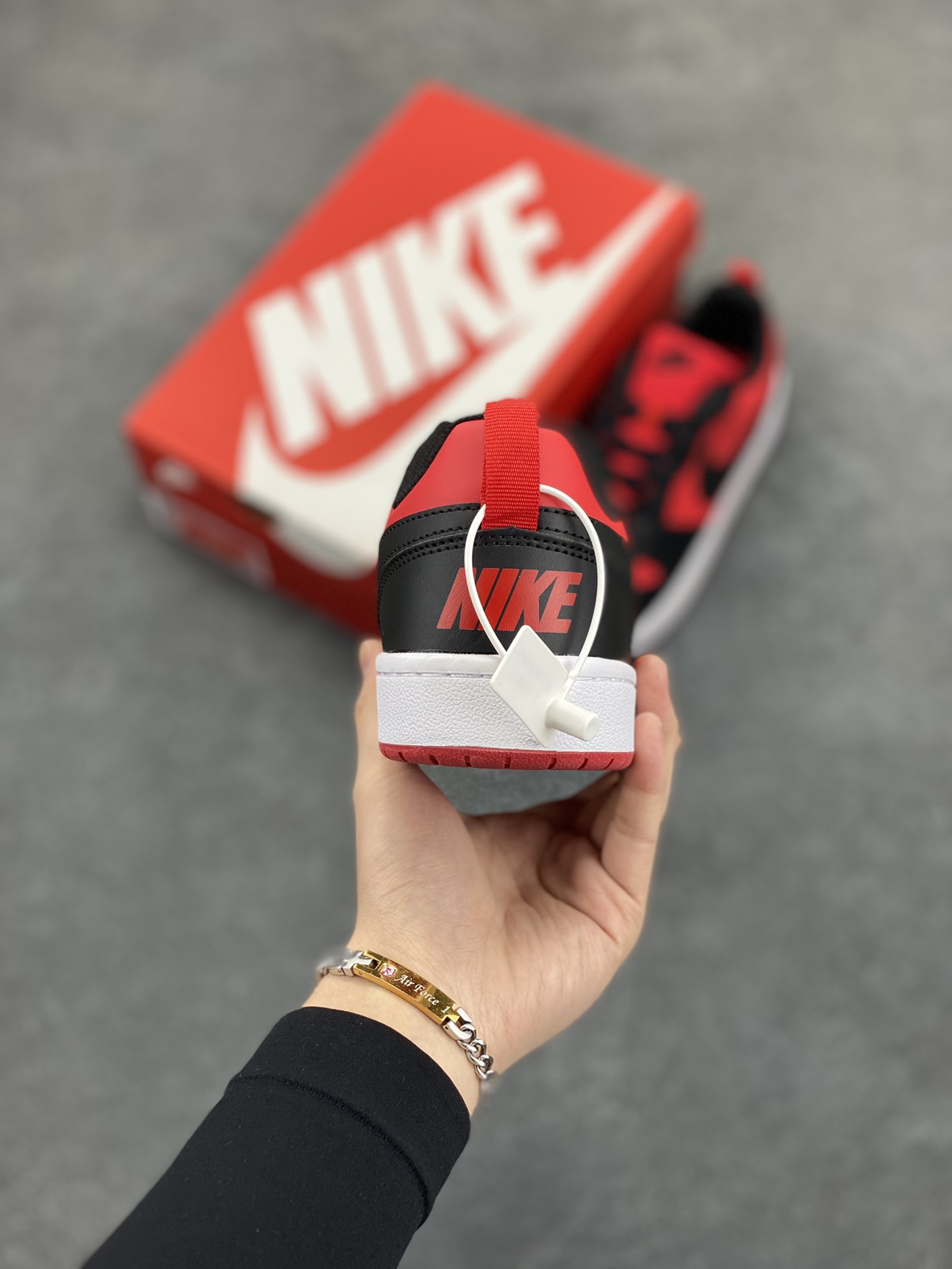 图片[4]-福利特价 Nike Court Borough Low 低帮百搭透气休闲运动板鞋男女鞋 经典耐用的设计，兼顾舒适脚感和出众风范，演绎匠心之作。结构性的支撑贴合感结合复古篮球设计，塑就场外全明星风范。 货号：DV5456-600 尺码：36 36.5 37.5 38 38.5 39 40 40.5 41 42 42.5 43 44 45-选品中心