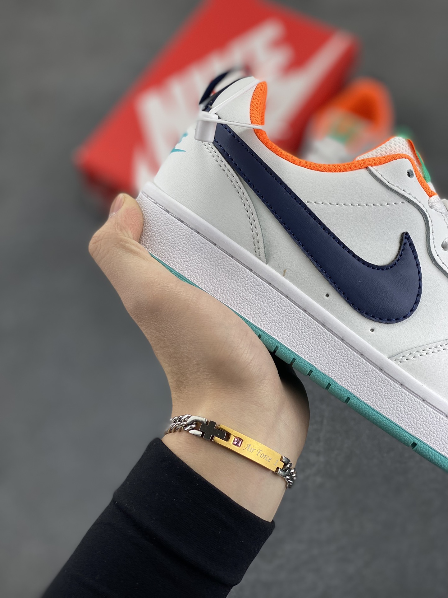 图片[6]-福利特价 Nike Court Borough Low 低帮百搭透气休闲运动板鞋男女鞋 经典耐用的设计，兼顾舒适脚感和出众风范，演绎匠心之作。结构性的支撑贴合感结合复古篮球设计，塑就场外全明星风范。 货号：BQ5448-112 尺码：36 36.5 37.5 38 38.5 39 40 40.5 41 42 42.5 43 44 45-选品中心