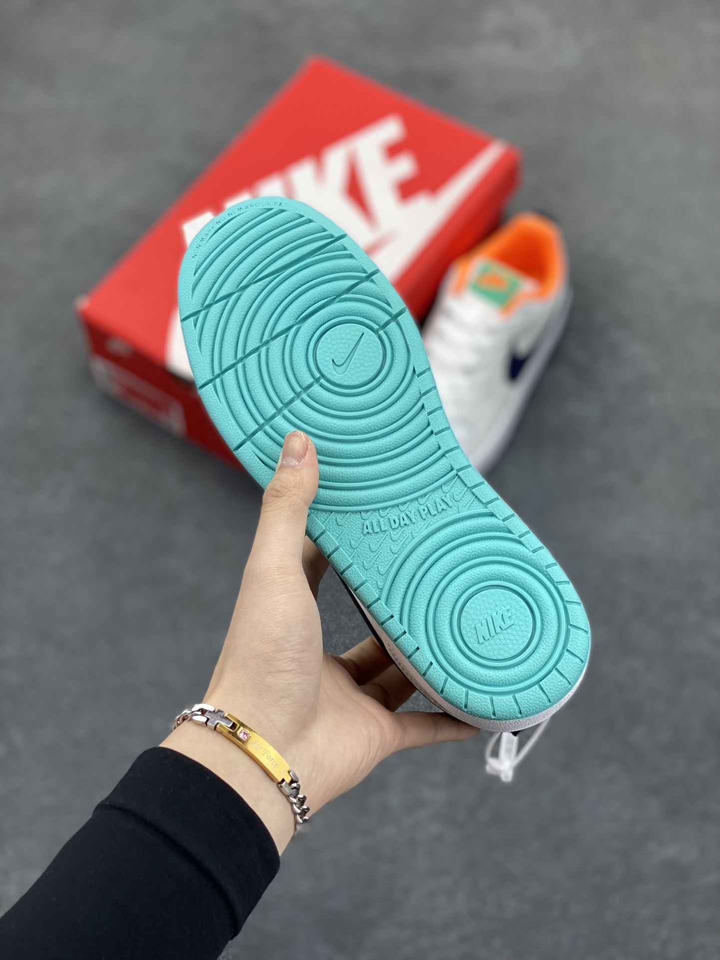 图片[5]-福利特价 Nike Court Borough Low 低帮百搭透气休闲运动板鞋男女鞋 经典耐用的设计，兼顾舒适脚感和出众风范，演绎匠心之作。结构性的支撑贴合感结合复古篮球设计，塑就场外全明星风范。 货号：BQ5448-112 尺码：36 36.5 37.5 38 38.5 39 40 40.5 41 42 42.5 43 44 45-选品中心