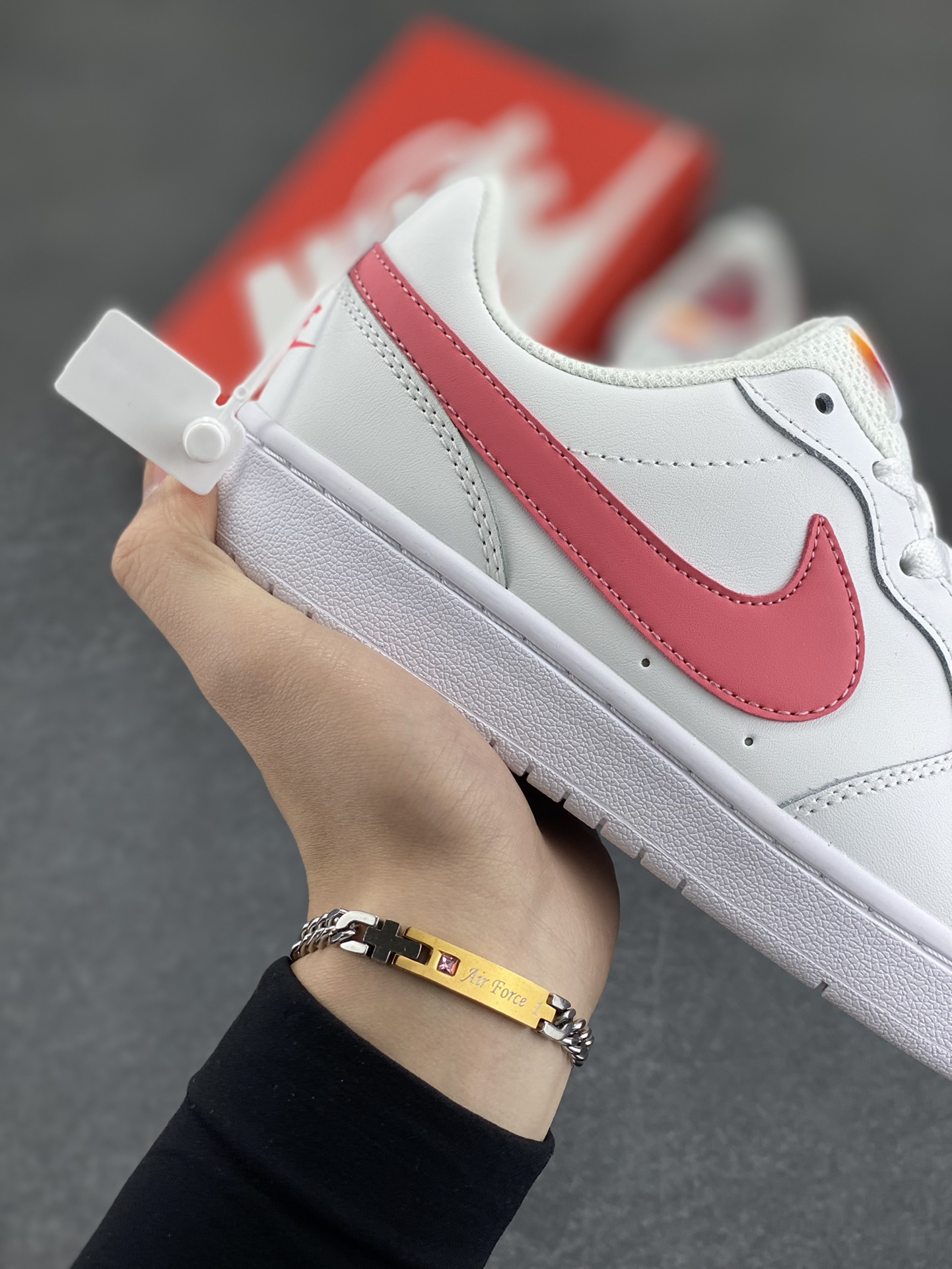 图片[6]-福利特价 Nike Court Borough Low 低帮百搭透气休闲运动板鞋男女鞋 经典耐用的设计，兼顾舒适脚感和出众风范，演绎匠心之作。结构性的支撑贴合感结合复古篮球设计，塑就场外全明星风范。 货号：BQ5448-124 尺码：36 36.5 37.5 38 38.5 39 40 40.5 41 42 42.5 43 44 45-选品中心