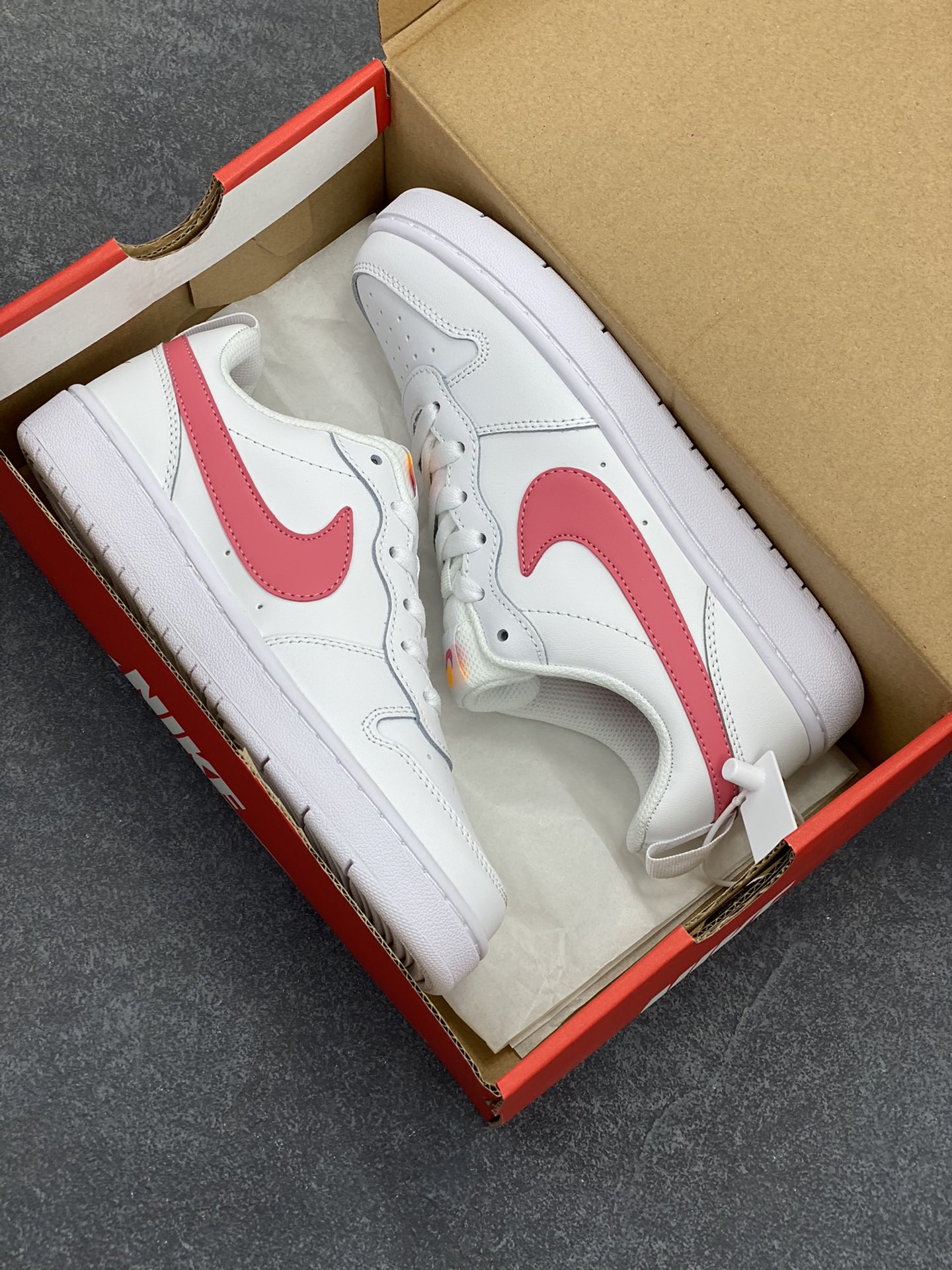 图片[9]-福利特价 Nike Court Borough Low 低帮百搭透气休闲运动板鞋男女鞋 经典耐用的设计，兼顾舒适脚感和出众风范，演绎匠心之作。结构性的支撑贴合感结合复古篮球设计，塑就场外全明星风范。 货号：BQ5448-124 尺码：36 36.5 37.5 38 38.5 39 40 40.5 41 42 42.5 43 44 45-选品中心