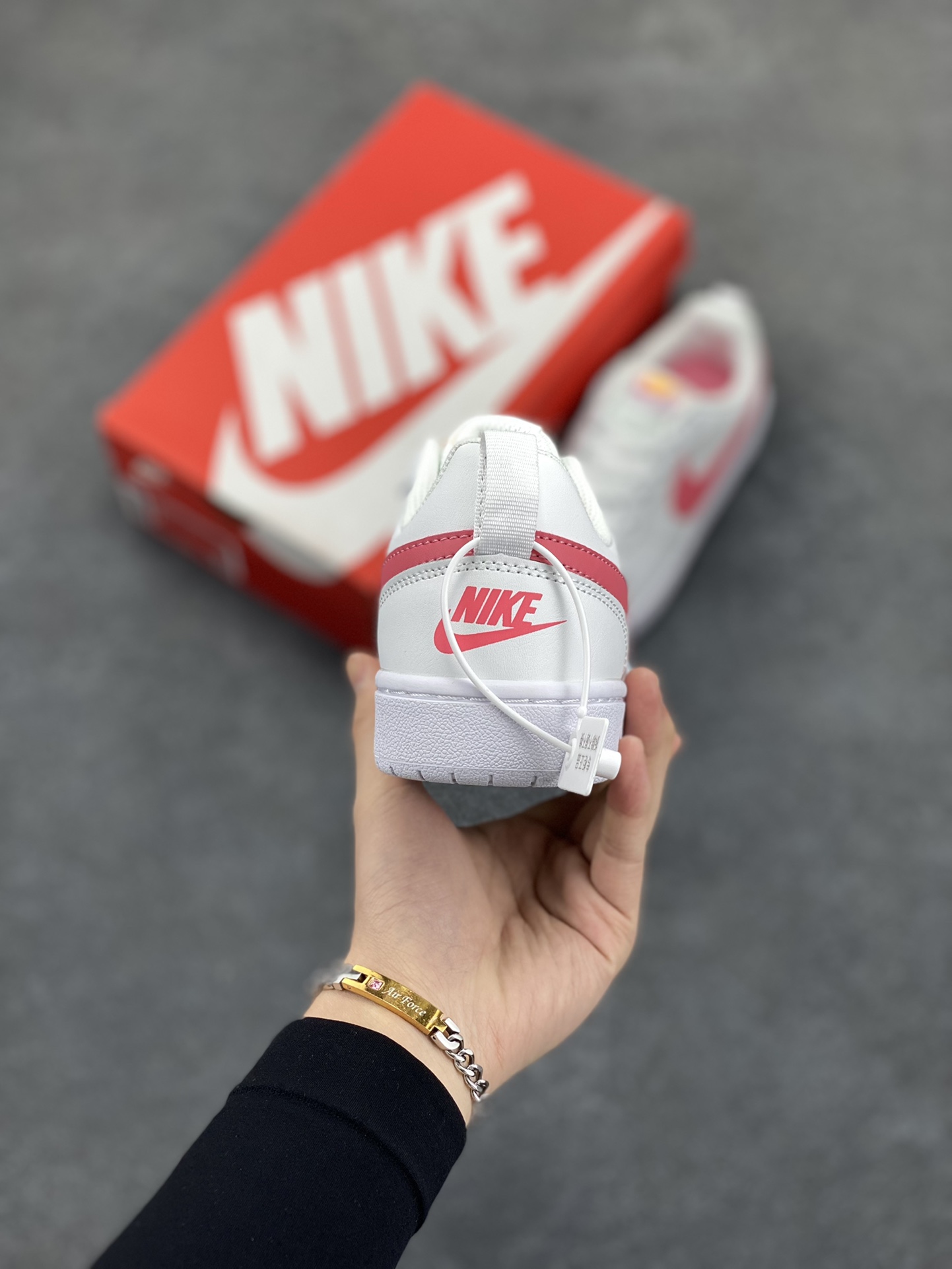 图片[4]-福利特价 Nike Court Borough Low 低帮百搭透气休闲运动板鞋男女鞋 经典耐用的设计，兼顾舒适脚感和出众风范，演绎匠心之作。结构性的支撑贴合感结合复古篮球设计，塑就场外全明星风范。 货号：BQ5448-124 尺码：36 36.5 37.5 38 38.5 39 40 40.5 41 42 42.5 43 44 45-选品中心