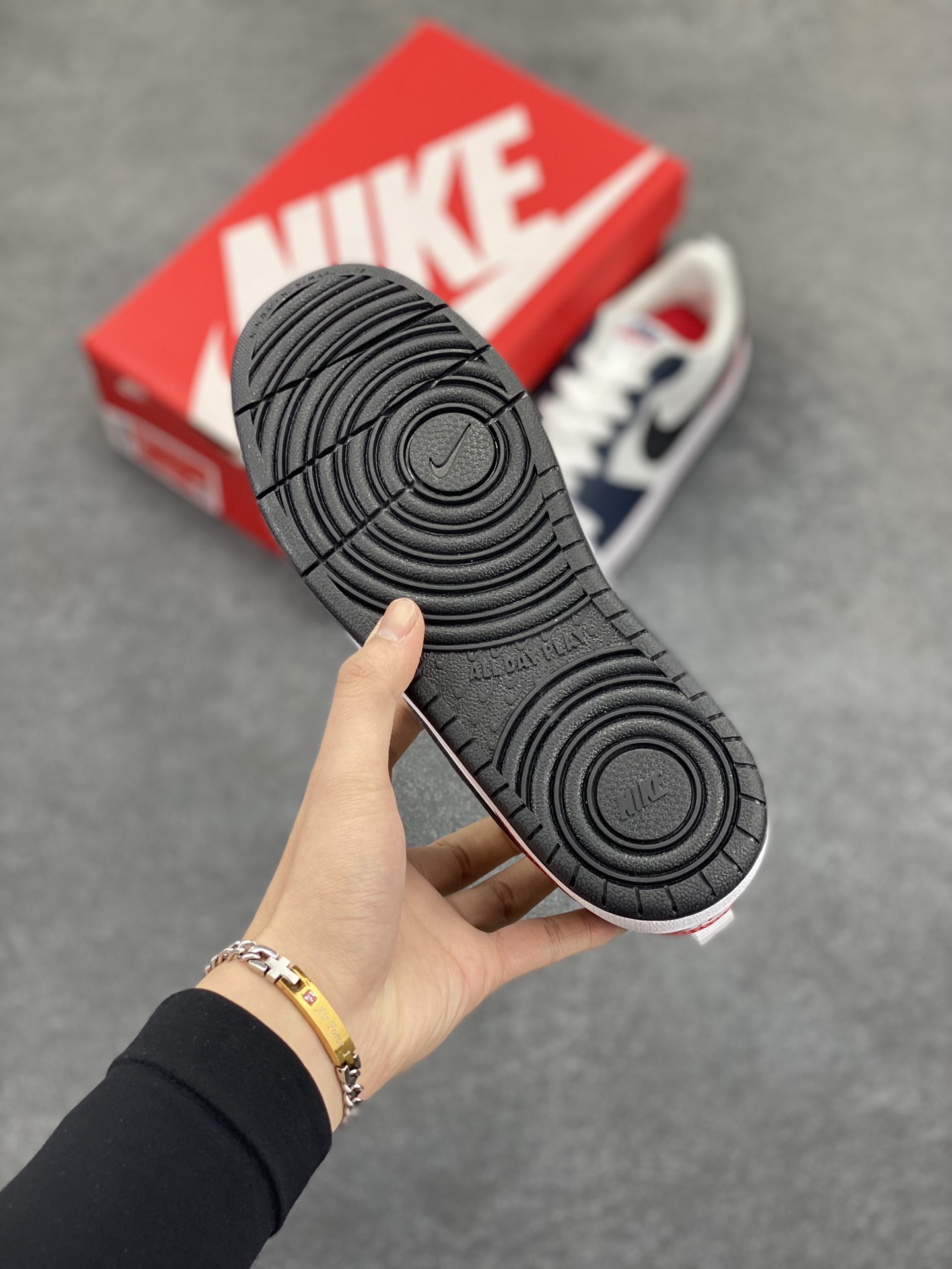 图片[5]-福利特价 Nike Court Borough Low 低帮百搭透气休闲运动板鞋男女鞋 经典耐用的设计，兼顾舒适脚感和出众风范，演绎匠心之作。结构性的支撑贴合感结合复古篮球设计，塑就场外全明星风范。 货号：DO7446-101 尺码：36 36.5 37.5 38 38.5 39 40 40.5 41 42 42.5 43 44 45-选品中心