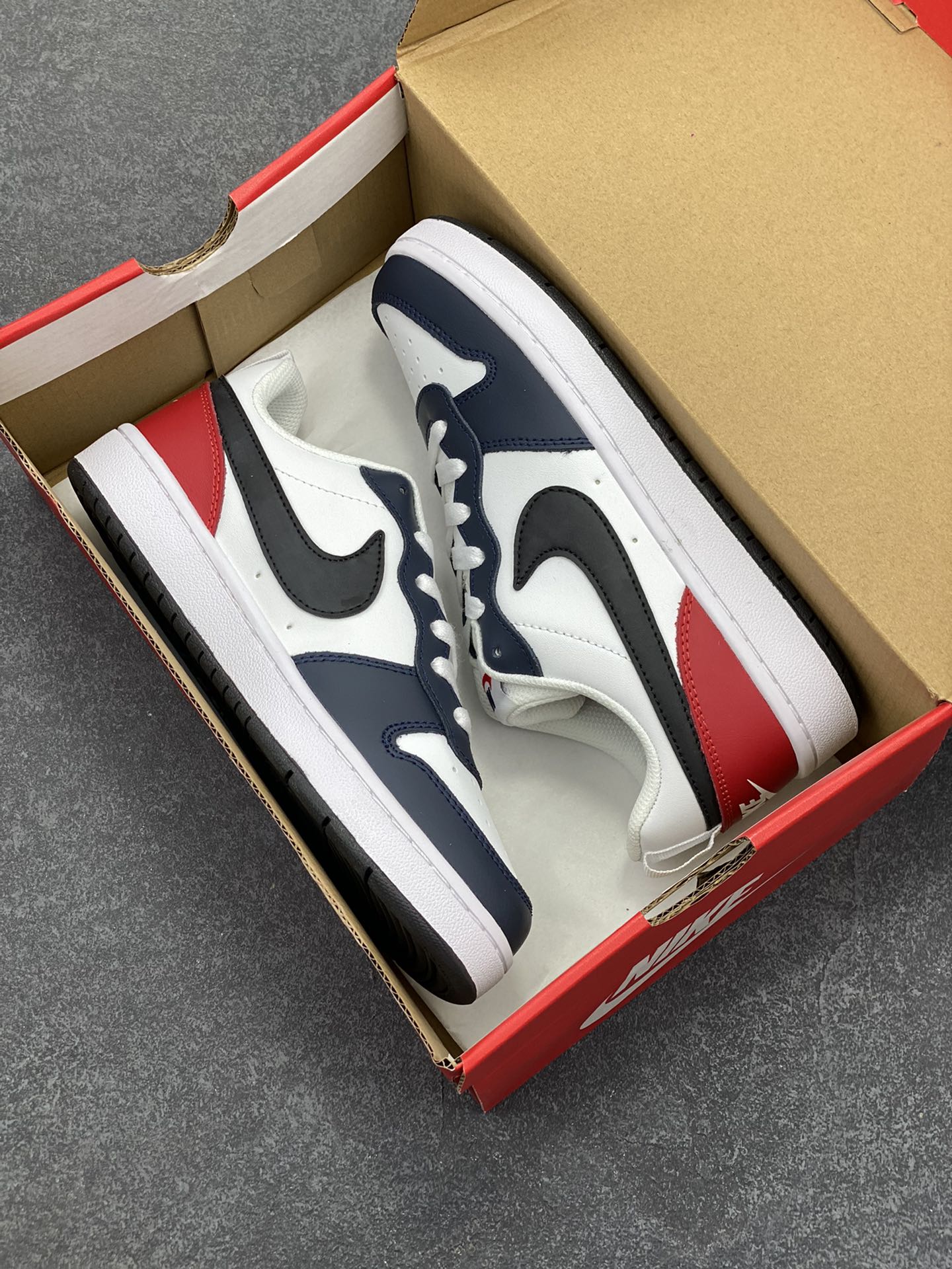 图片[9]-福利特价 Nike Court Borough Low 低帮百搭透气休闲运动板鞋男女鞋 经典耐用的设计，兼顾舒适脚感和出众风范，演绎匠心之作。结构性的支撑贴合感结合复古篮球设计，塑就场外全明星风范。 货号：DO7446-101 尺码：36 36.5 37.5 38 38.5 39 40 40.5 41 42 42.5 43 44 45-选品中心