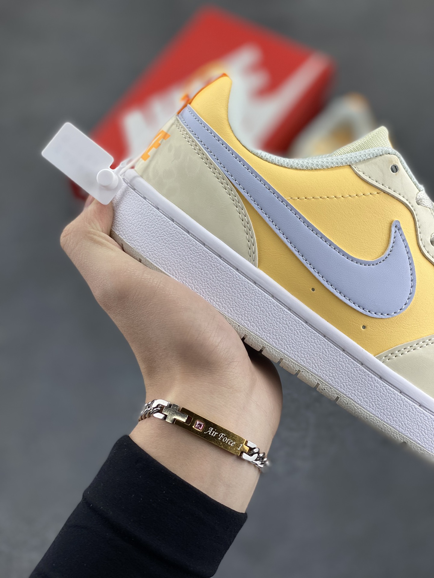 图片[6]-福利特价 Nike Court Borough Low 低帮百搭透气休闲运动板鞋男女鞋 经典耐用的设计，兼顾舒适脚感和出众风范，演绎匠心之作。结构性的支撑贴合感结合复古篮球设计，塑就场外全明星风范。 货号：BV5456-107 尺码：36 36.5 37.5 38 38.5 39 40 40.5 41 42 42.5 43 44 45-选品中心