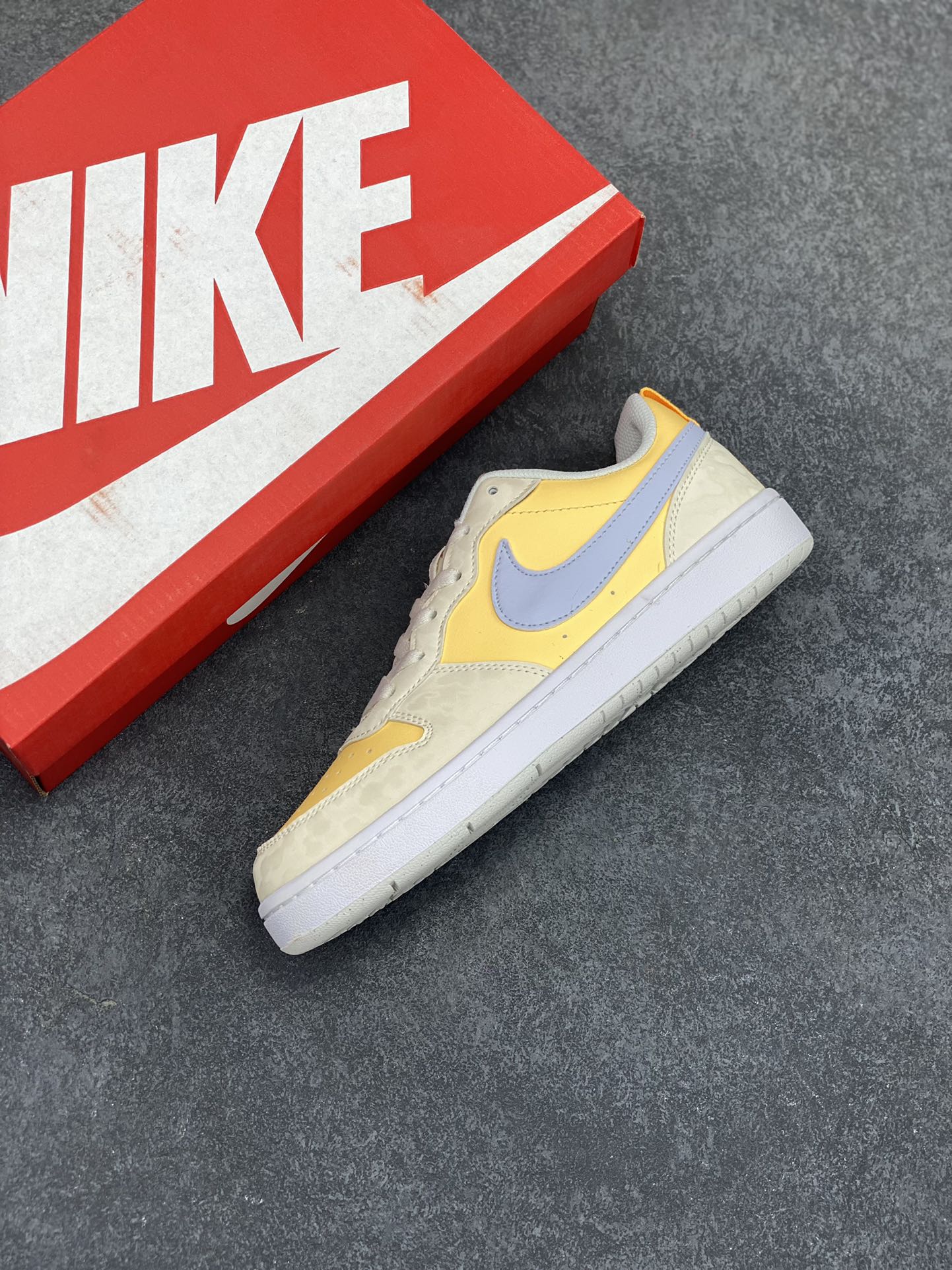 图片[7]-福利特价 Nike Court Borough Low 低帮百搭透气休闲运动板鞋男女鞋 经典耐用的设计，兼顾舒适脚感和出众风范，演绎匠心之作。结构性的支撑贴合感结合复古篮球设计，塑就场外全明星风范。 货号：BV5456-107 尺码：36 36.5 37.5 38 38.5 39 40 40.5 41 42 42.5 43 44 45-选品中心