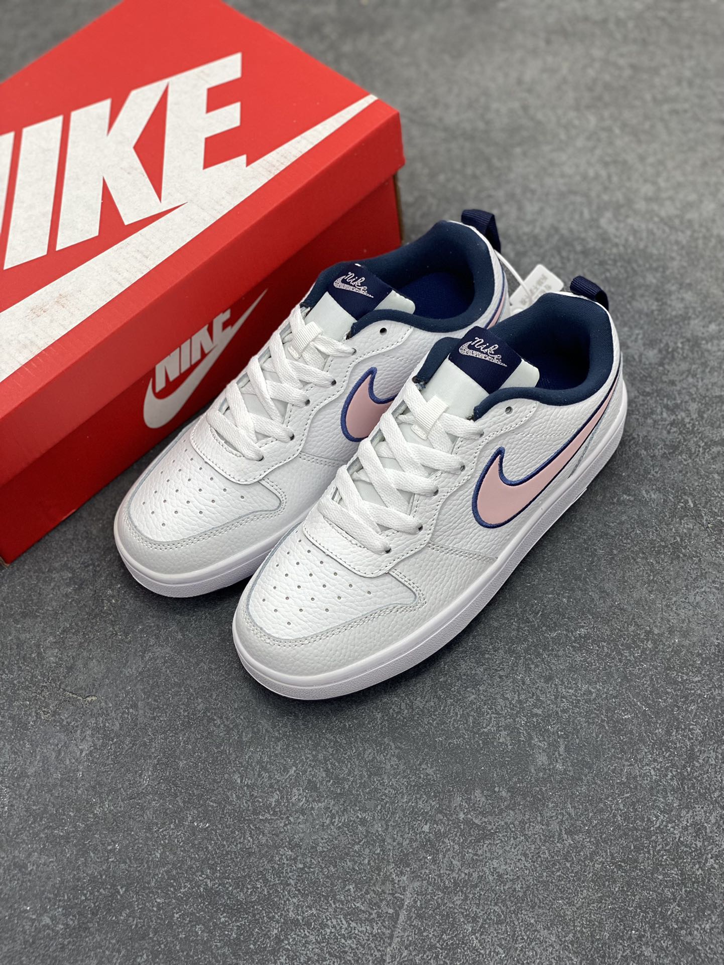 图片[8]-福利特价 Nike Court Borough Low 低帮百搭透气休闲运动板鞋男女鞋 经典耐用的设计，兼顾舒适脚感和出众风范，演绎匠心之作。结构性的支撑贴合感结合复古篮球设计，塑就场外全明星风范。 货号：DO3090-100 尺码：36 36.5 37.5 38 38.5 39 40 40.5 41 42 42.5 43 44 45-选品中心