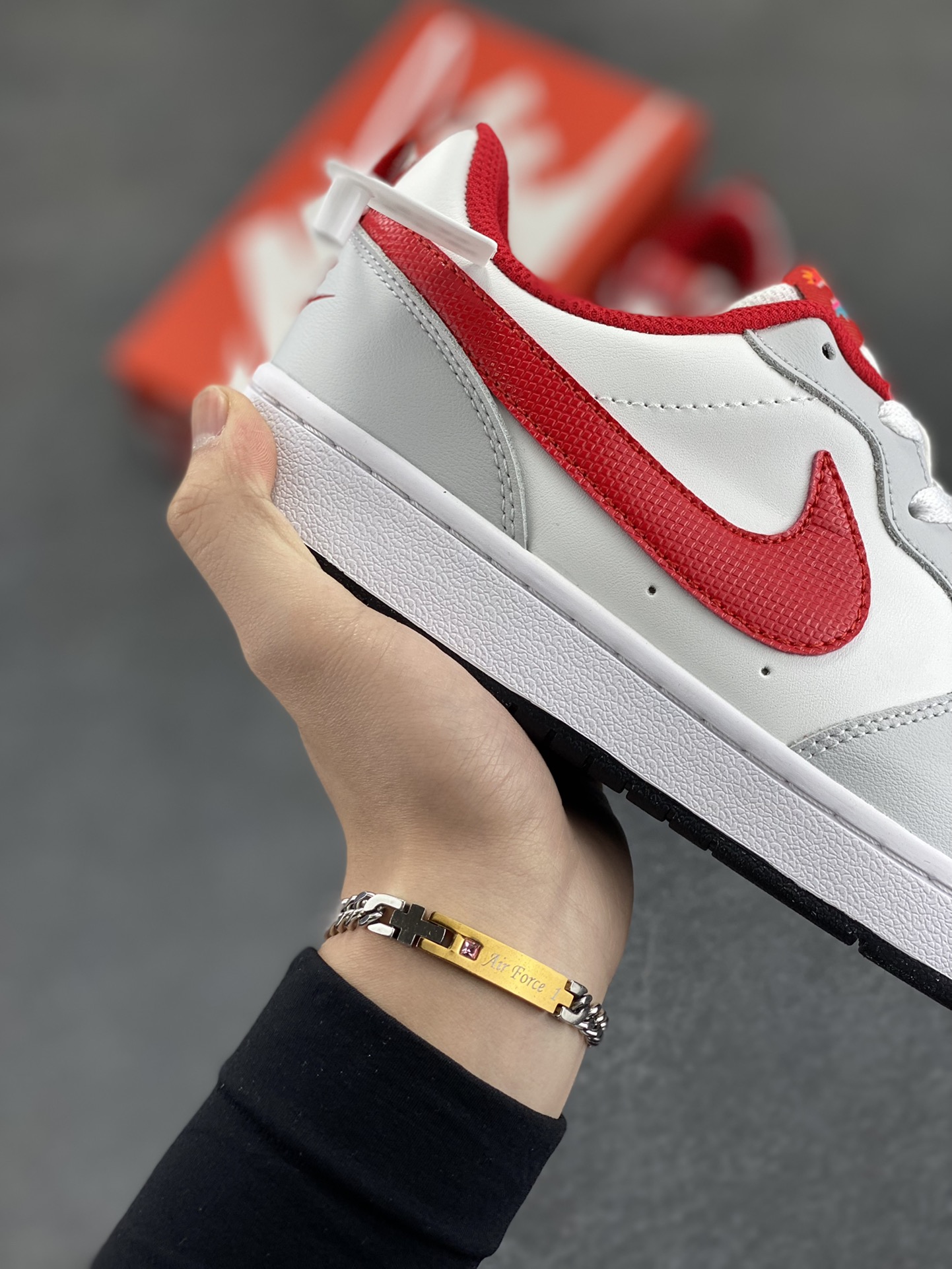 图片[6]-福利特价 Nike Court Borough Low 低帮百搭透气休闲运动板鞋男女鞋 经典耐用的设计，兼顾舒适脚感和出众风范，演绎匠心之作。结构性的支撑贴合感结合复古篮球设计，塑就场外全明星风范。 货号：FZ5525-161 尺码：36 36.5 37.5 38 38.5 39 40 40.5 41 42 42.5 43 44 45-选品中心