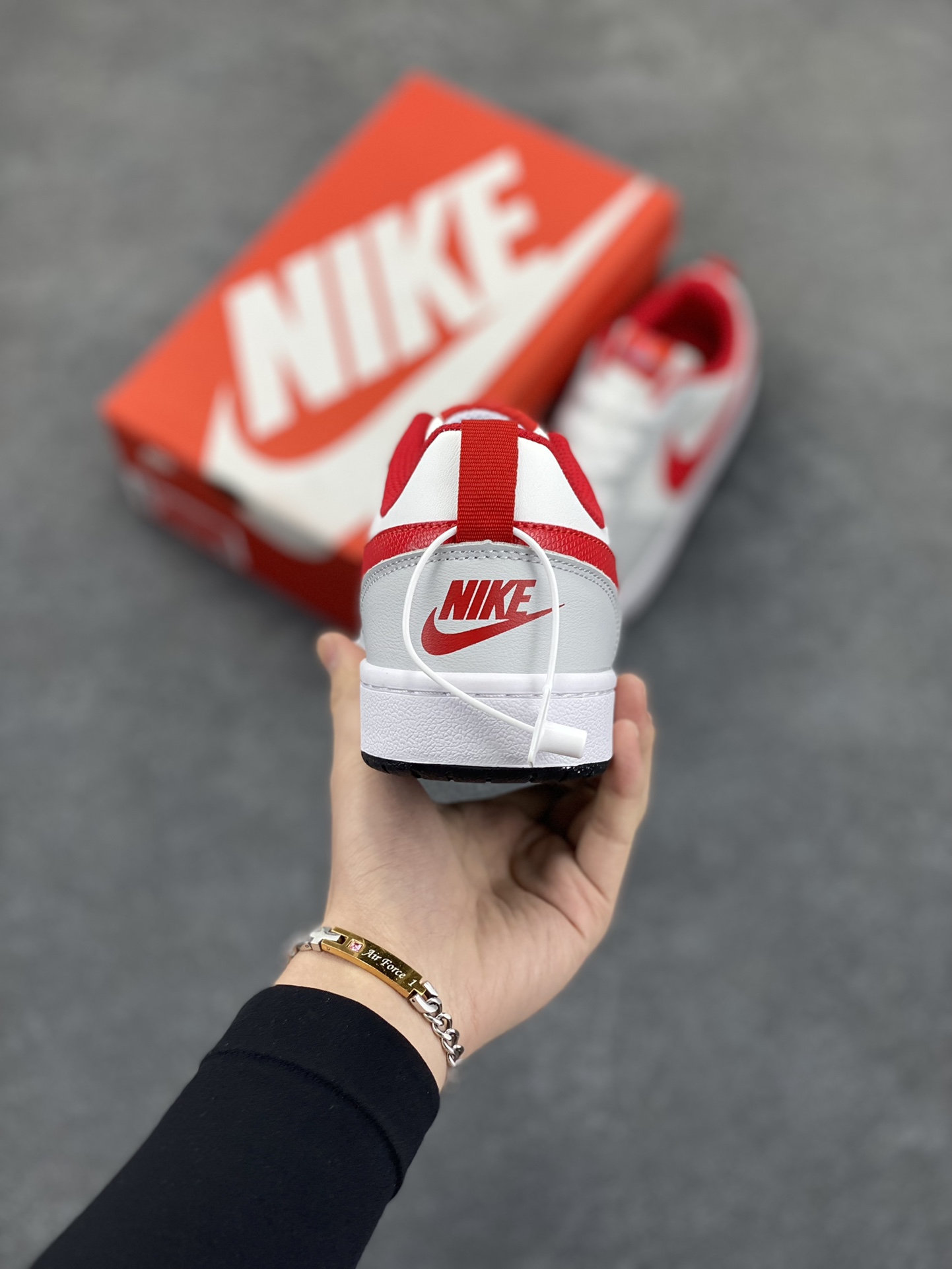 图片[4]-福利特价 Nike Court Borough Low 低帮百搭透气休闲运动板鞋男女鞋 经典耐用的设计，兼顾舒适脚感和出众风范，演绎匠心之作。结构性的支撑贴合感结合复古篮球设计，塑就场外全明星风范。 货号：FZ5525-161 尺码：36 36.5 37.5 38 38.5 39 40 40.5 41 42 42.5 43 44 45-选品中心