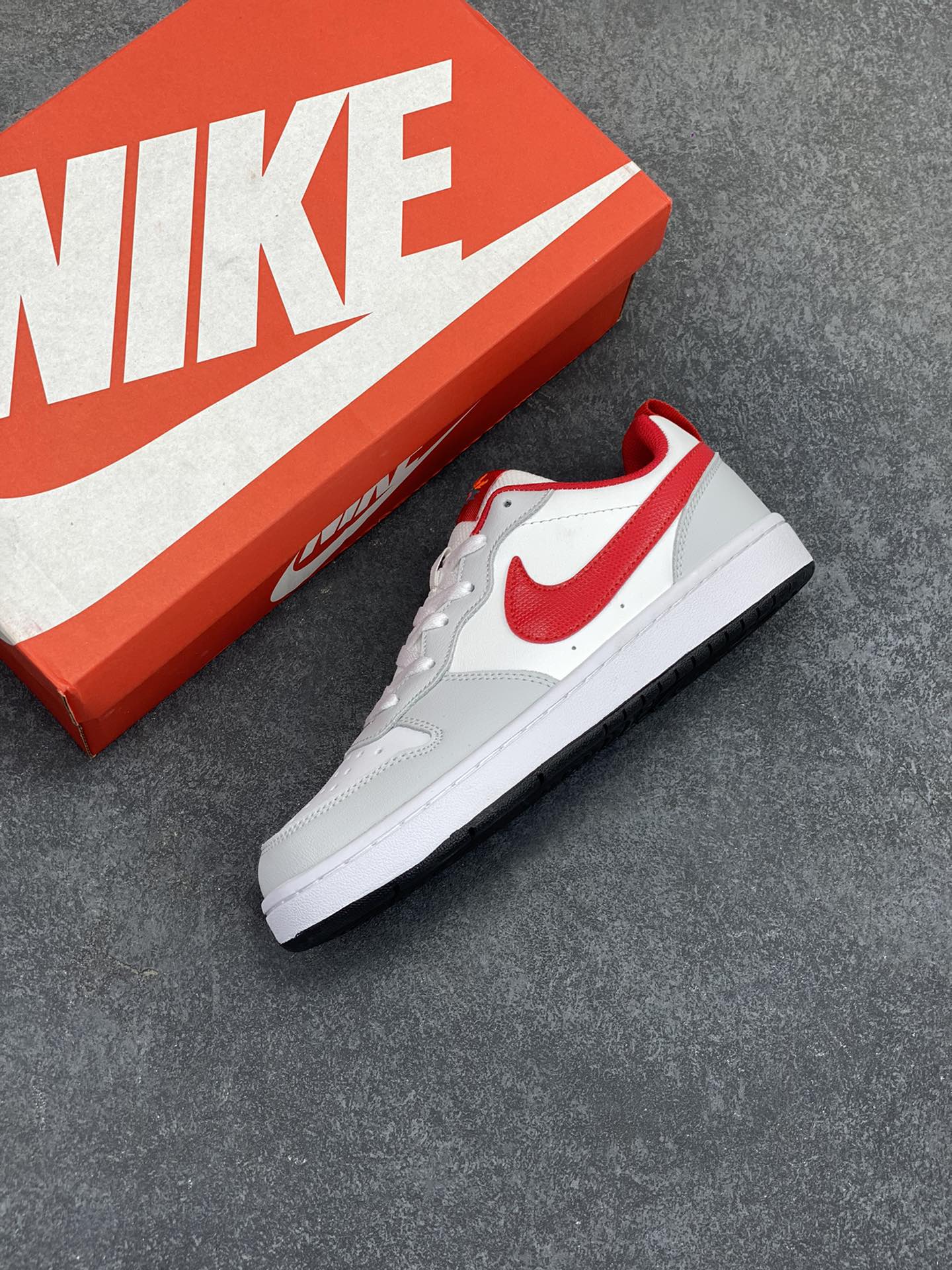 图片[7]-福利特价 Nike Court Borough Low 低帮百搭透气休闲运动板鞋男女鞋 经典耐用的设计，兼顾舒适脚感和出众风范，演绎匠心之作。结构性的支撑贴合感结合复古篮球设计，塑就场外全明星风范。 货号：FZ5525-161 尺码：36 36.5 37.5 38 38.5 39 40 40.5 41 42 42.5 43 44 45-选品中心