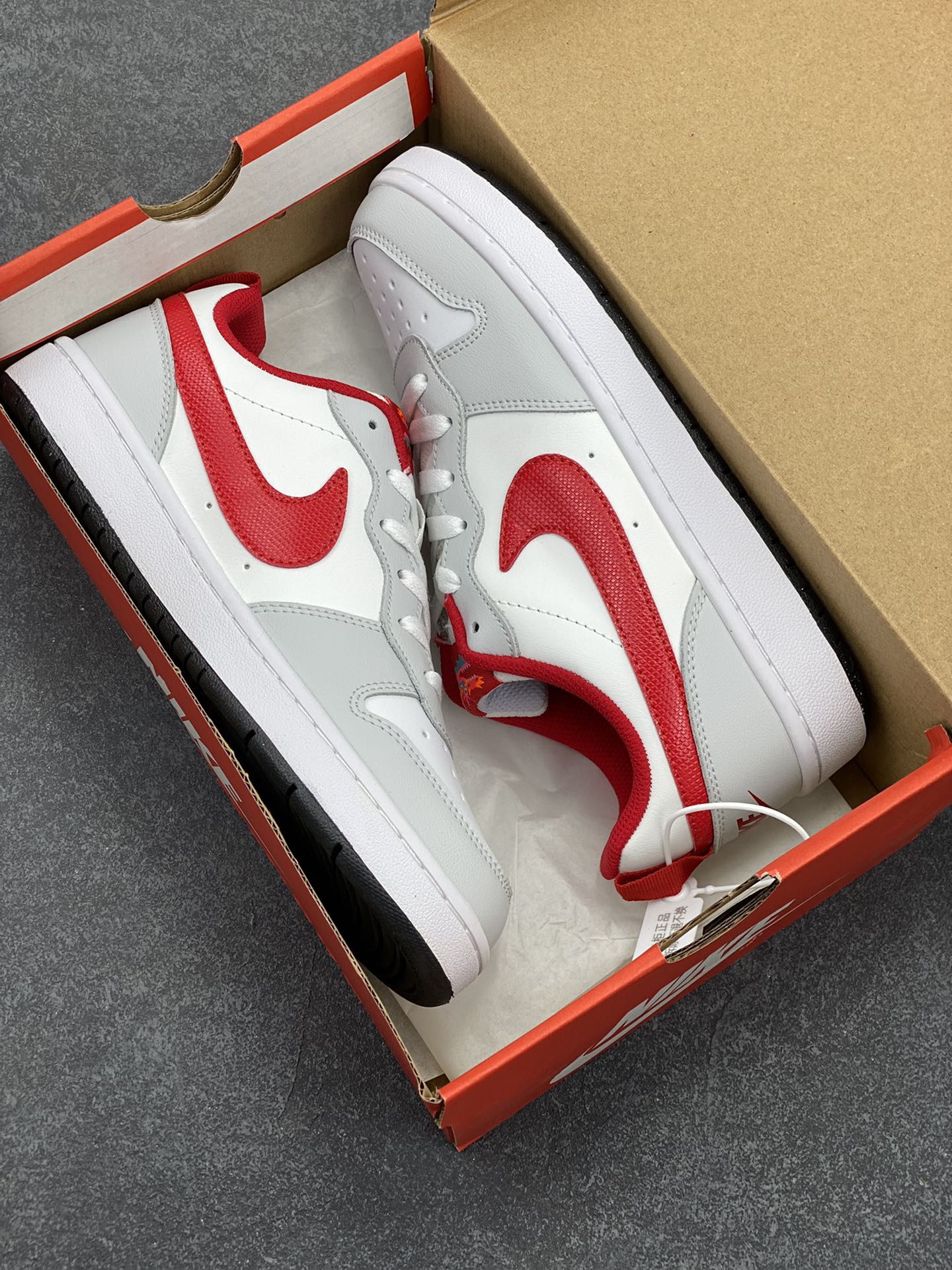 图片[9]-福利特价 Nike Court Borough Low 低帮百搭透气休闲运动板鞋男女鞋 经典耐用的设计，兼顾舒适脚感和出众风范，演绎匠心之作。结构性的支撑贴合感结合复古篮球设计，塑就场外全明星风范。 货号：FZ5525-161 尺码：36 36.5 37.5 38 38.5 39 40 40.5 41 42 42.5 43 44 45-选品中心