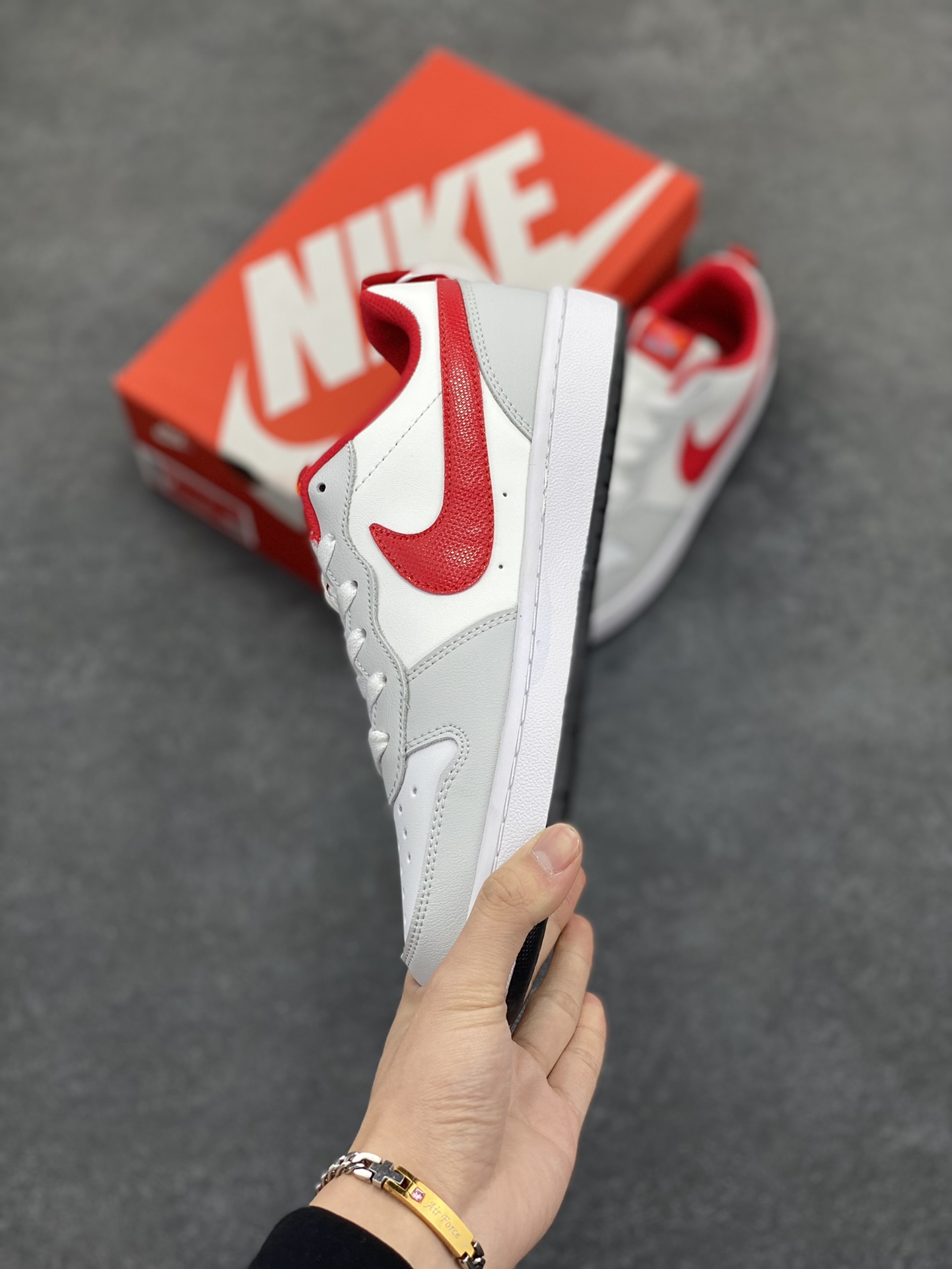 图片[3]-福利特价 Nike Court Borough Low 低帮百搭透气休闲运动板鞋男女鞋 经典耐用的设计，兼顾舒适脚感和出众风范，演绎匠心之作。结构性的支撑贴合感结合复古篮球设计，塑就场外全明星风范。 货号：FZ5525-161 尺码：36 36.5 37.5 38 38.5 39 40 40.5 41 42 42.5 43 44 45-选品中心