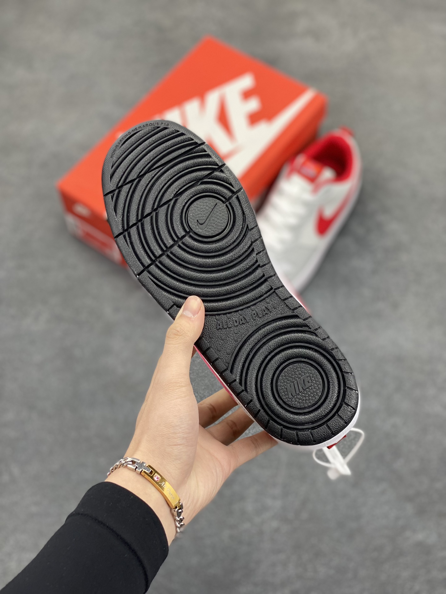 图片[5]-福利特价 Nike Court Borough Low 低帮百搭透气休闲运动板鞋男女鞋 经典耐用的设计，兼顾舒适脚感和出众风范，演绎匠心之作。结构性的支撑贴合感结合复古篮球设计，塑就场外全明星风范。 货号：FZ5525-161 尺码：36 36.5 37.5 38 38.5 39 40 40.5 41 42 42.5 43 44 45-选品中心