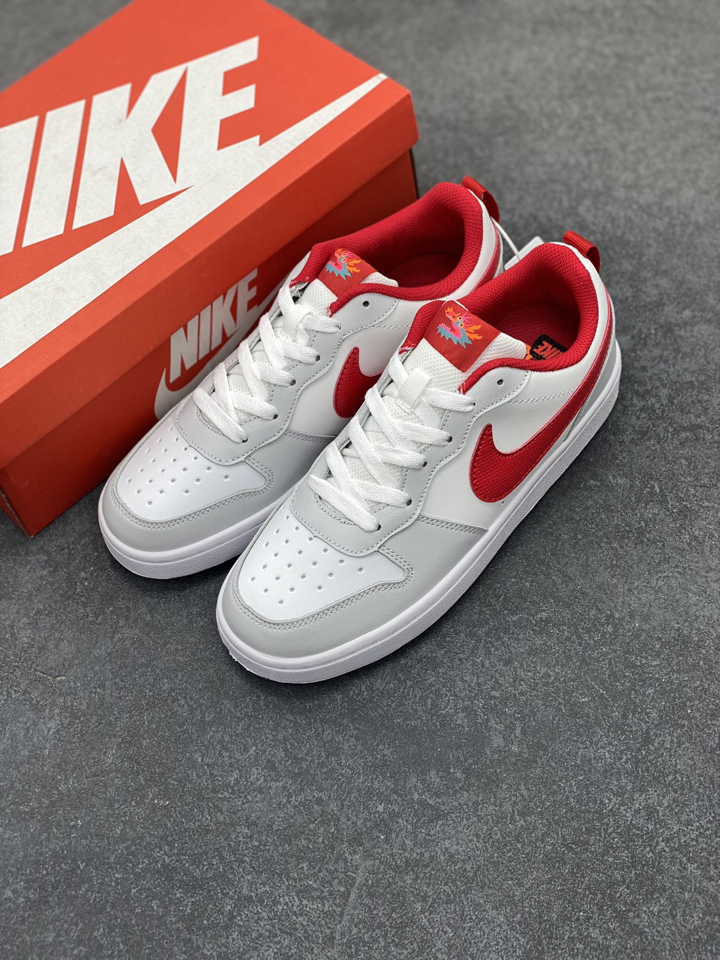 图片[8]-福利特价 Nike Court Borough Low 低帮百搭透气休闲运动板鞋男女鞋 经典耐用的设计，兼顾舒适脚感和出众风范，演绎匠心之作。结构性的支撑贴合感结合复古篮球设计，塑就场外全明星风范。 货号：FZ5525-161 尺码：36 36.5 37.5 38 38.5 39 40 40.5 41 42 42.5 43 44 45-选品中心