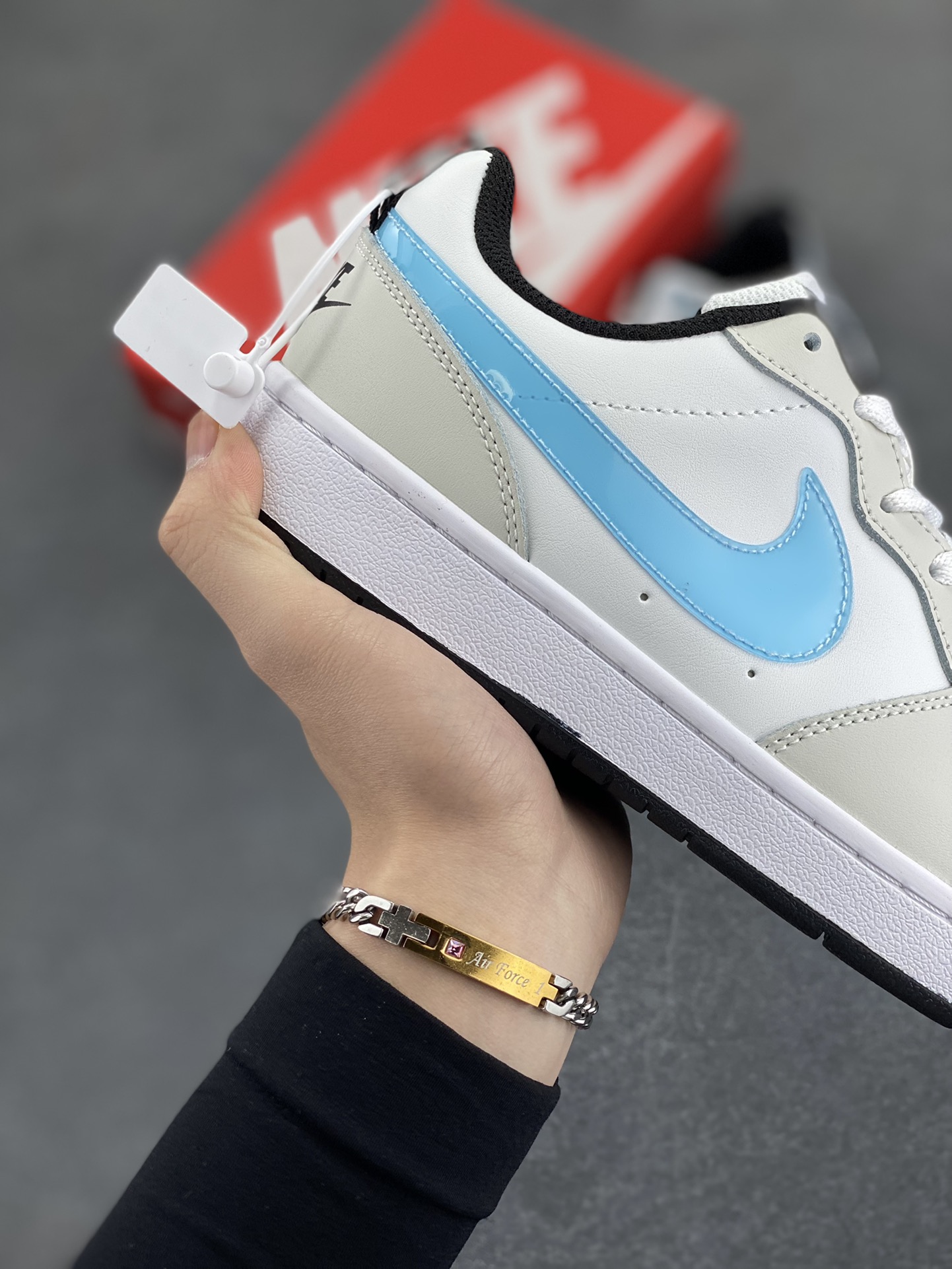 图片[6]-福利特价 Nike Court Borough Low 低帮百搭透气休闲运动板鞋男女鞋 经典耐用的设计，兼顾舒适脚感和出众风范，演绎匠心之作。结构性的支撑贴合感结合复古篮球设计，塑就场外全明星风范。 货号：CW1624-100 尺码：36 36.5 37.5 38 38.5 39 40 40.5 41 42 42.5 43 44 45-选品中心