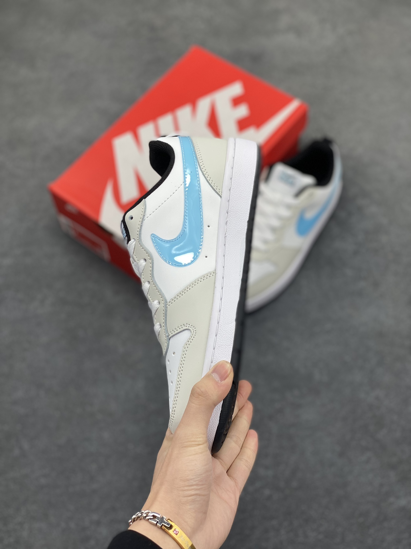 图片[3]-福利特价 Nike Court Borough Low 低帮百搭透气休闲运动板鞋男女鞋 经典耐用的设计，兼顾舒适脚感和出众风范，演绎匠心之作。结构性的支撑贴合感结合复古篮球设计，塑就场外全明星风范。 货号：CW1624-100 尺码：36 36.5 37.5 38 38.5 39 40 40.5 41 42 42.5 43 44 45-选品中心