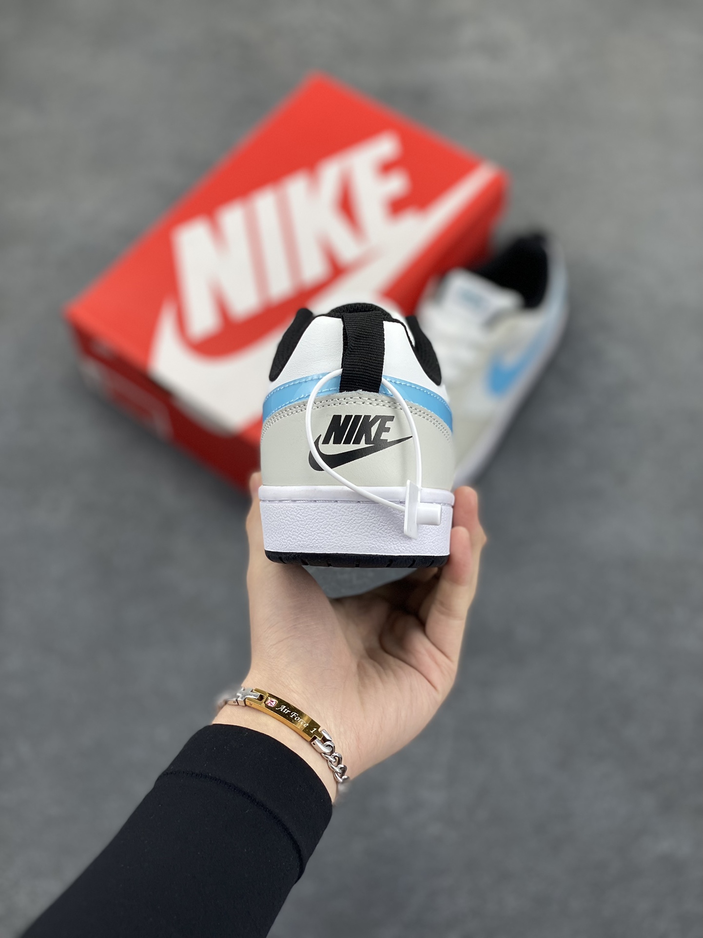 图片[4]-福利特价 Nike Court Borough Low 低帮百搭透气休闲运动板鞋男女鞋 经典耐用的设计，兼顾舒适脚感和出众风范，演绎匠心之作。结构性的支撑贴合感结合复古篮球设计，塑就场外全明星风范。 货号：CW1624-100 尺码：36 36.5 37.5 38 38.5 39 40 40.5 41 42 42.5 43 44 45-选品中心