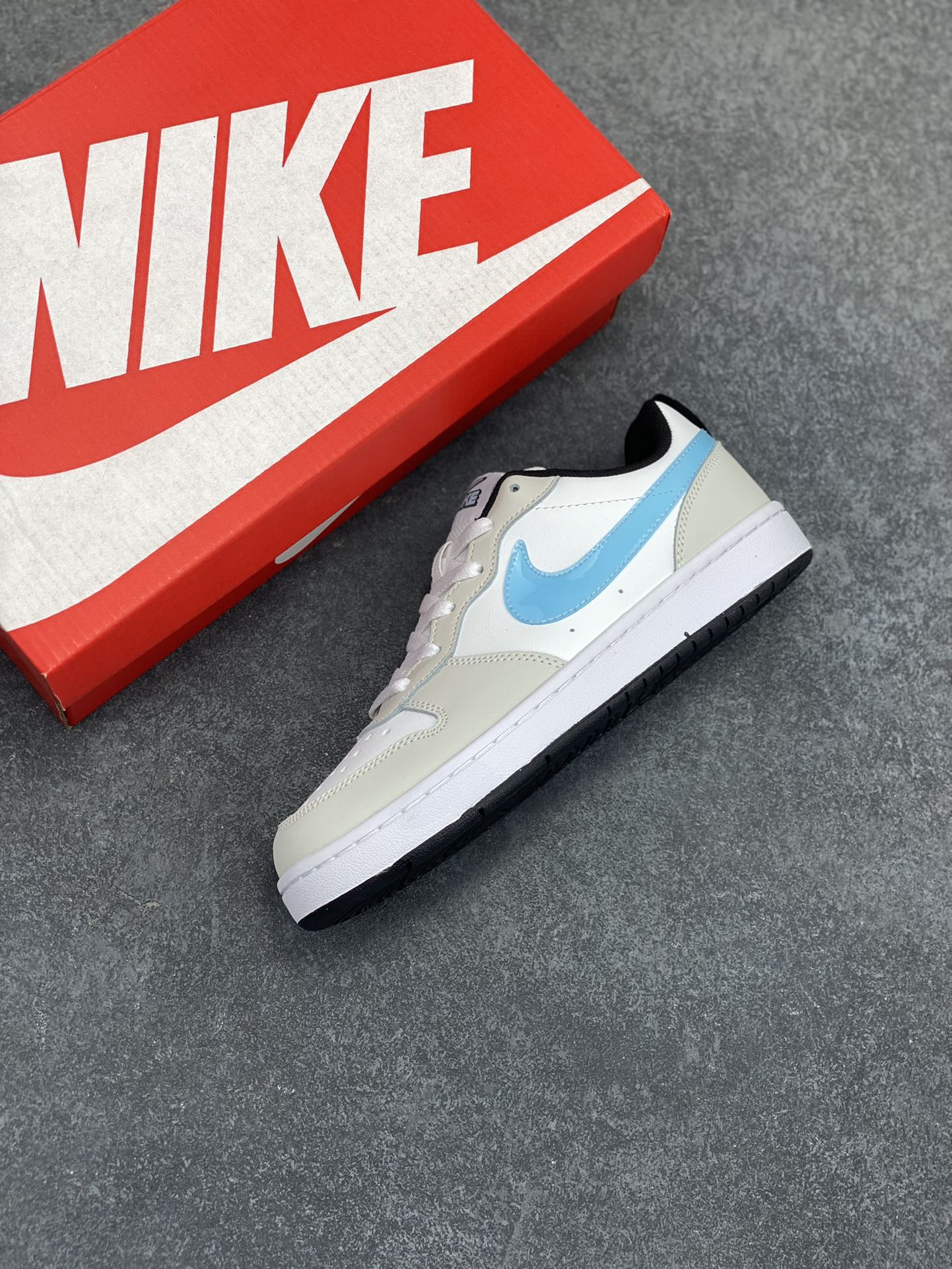 图片[7]-福利特价 Nike Court Borough Low 低帮百搭透气休闲运动板鞋男女鞋 经典耐用的设计，兼顾舒适脚感和出众风范，演绎匠心之作。结构性的支撑贴合感结合复古篮球设计，塑就场外全明星风范。 货号：CW1624-100 尺码：36 36.5 37.5 38 38.5 39 40 40.5 41 42 42.5 43 44 45-选品中心