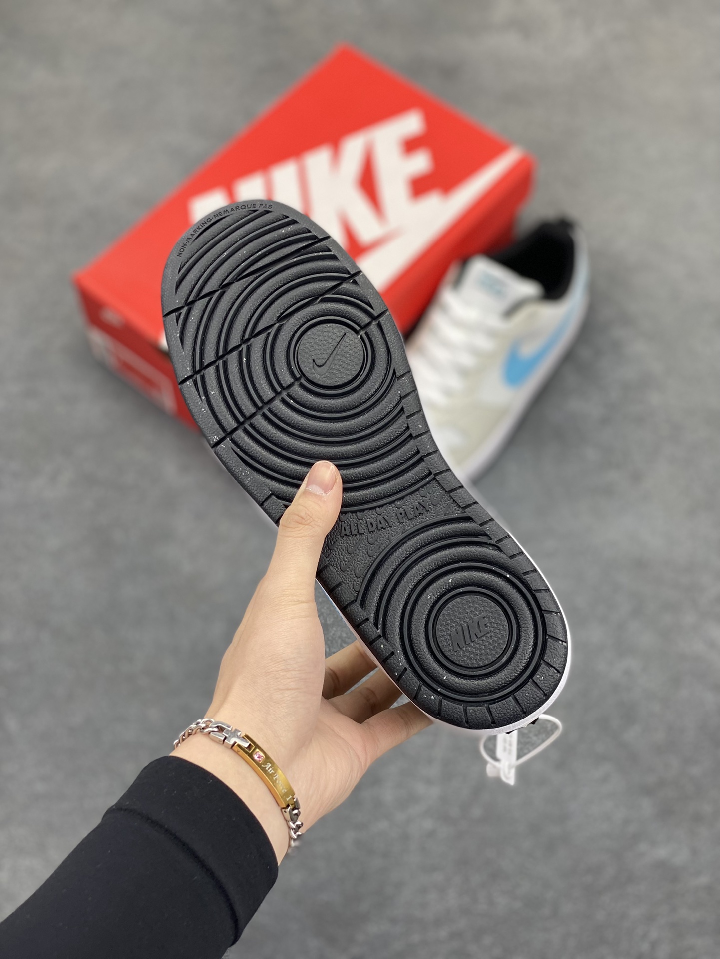 图片[5]-福利特价 Nike Court Borough Low 低帮百搭透气休闲运动板鞋男女鞋 经典耐用的设计，兼顾舒适脚感和出众风范，演绎匠心之作。结构性的支撑贴合感结合复古篮球设计，塑就场外全明星风范。 货号：CW1624-100 尺码：36 36.5 37.5 38 38.5 39 40 40.5 41 42 42.5 43 44 45-选品中心