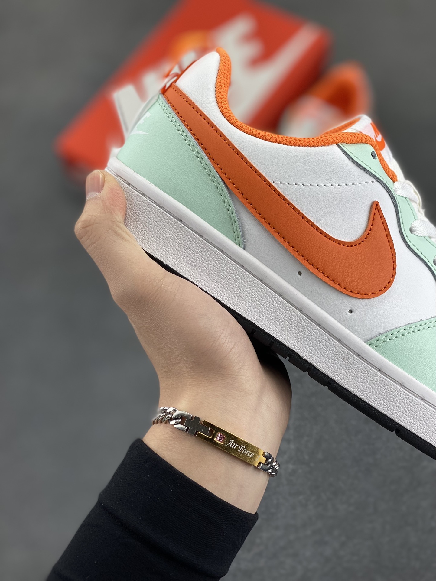 图片[6]-福利特价 Nike Court Borough Low 低帮百搭透气休闲运动板鞋男女鞋 经典耐用的设计，兼顾舒适脚感和出众风范，演绎匠心之作。结构性的支撑贴合感结合复古篮球设计，塑就场外全明星风范。 货号：FN3687-181 尺码：36 36.5 37.5 38 38.5 39 40 40.5 41 42 42.5 43 44 45-选品中心