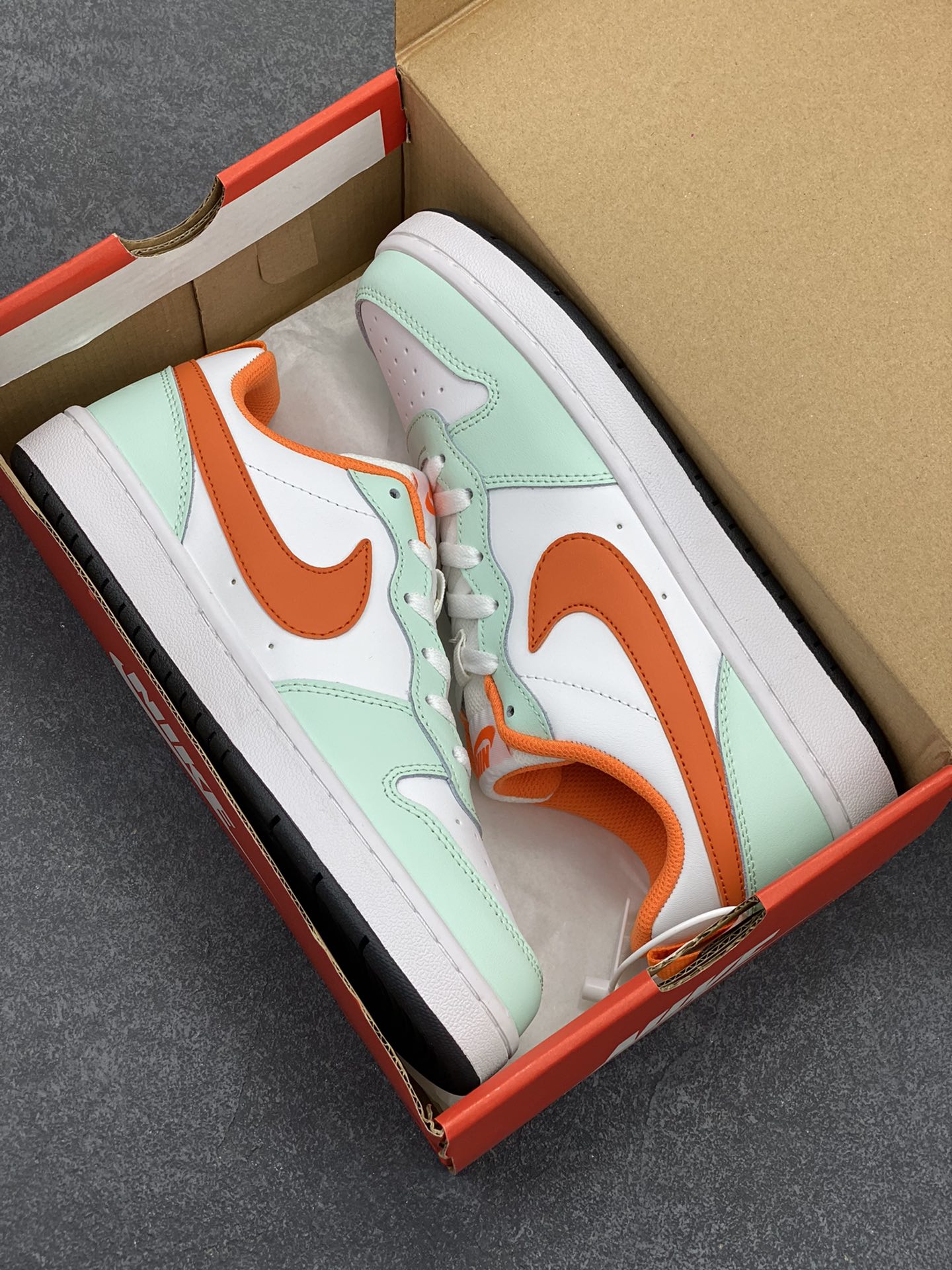 图片[9]-福利特价 Nike Court Borough Low 低帮百搭透气休闲运动板鞋男女鞋 经典耐用的设计，兼顾舒适脚感和出众风范，演绎匠心之作。结构性的支撑贴合感结合复古篮球设计，塑就场外全明星风范。 货号：FN3687-181 尺码：36 36.5 37.5 38 38.5 39 40 40.5 41 42 42.5 43 44 45-选品中心