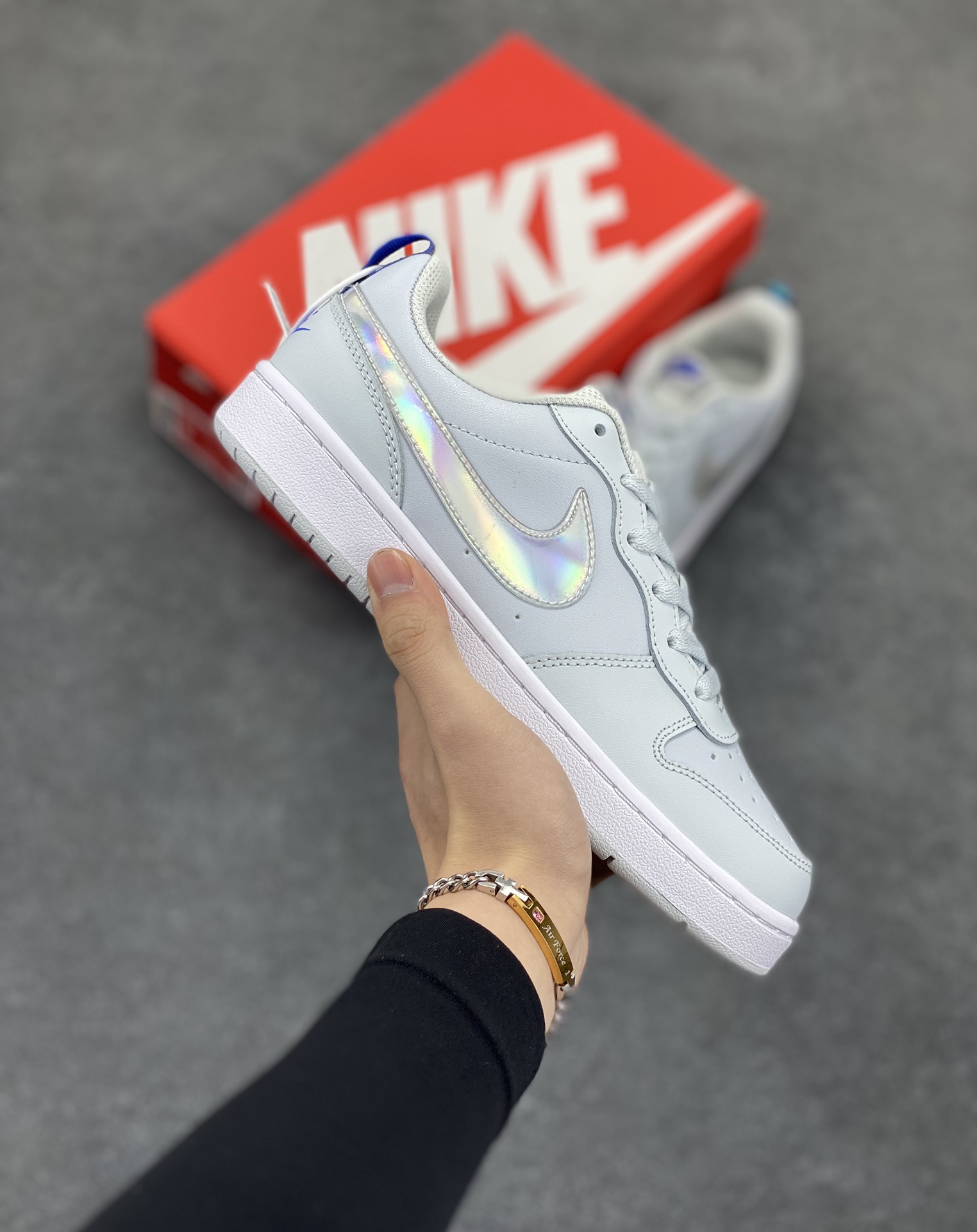 福利特价 Nike Court Borough Low 低帮百搭透气休闲运动板鞋男女鞋 经典耐用的设计,兼顾舒适脚感和出众风范,演绎匠心之作。结构性的支撑贴合感结合复古篮球设计,塑就场外全明星风范。 货号:BQ5448-402 尺码:36 36.5 37.5 38 38.5 39 40 40.5 41 42 42.5 43 44 45-选品中心