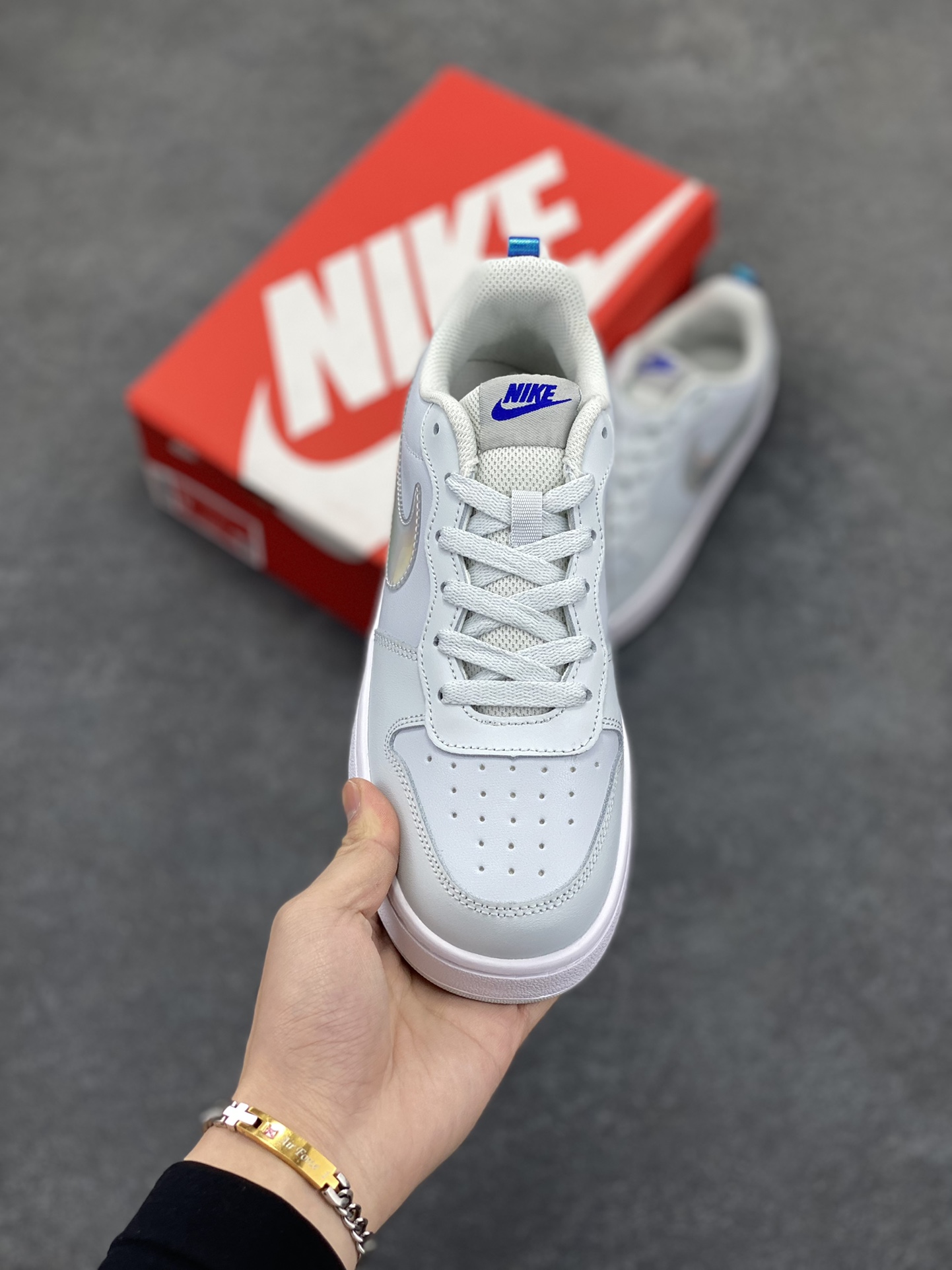 图片[2]-福利特价 Nike Court Borough Low 低帮百搭透气休闲运动板鞋男女鞋 经典耐用的设计，兼顾舒适脚感和出众风范，演绎匠心之作。结构性的支撑贴合感结合复古篮球设计，塑就场外全明星风范。 货号：BQ5448-402 尺码：36 36.5 37.5 38 38.5 39 40 40.5 41 42 42.5 43 44 45-选品中心