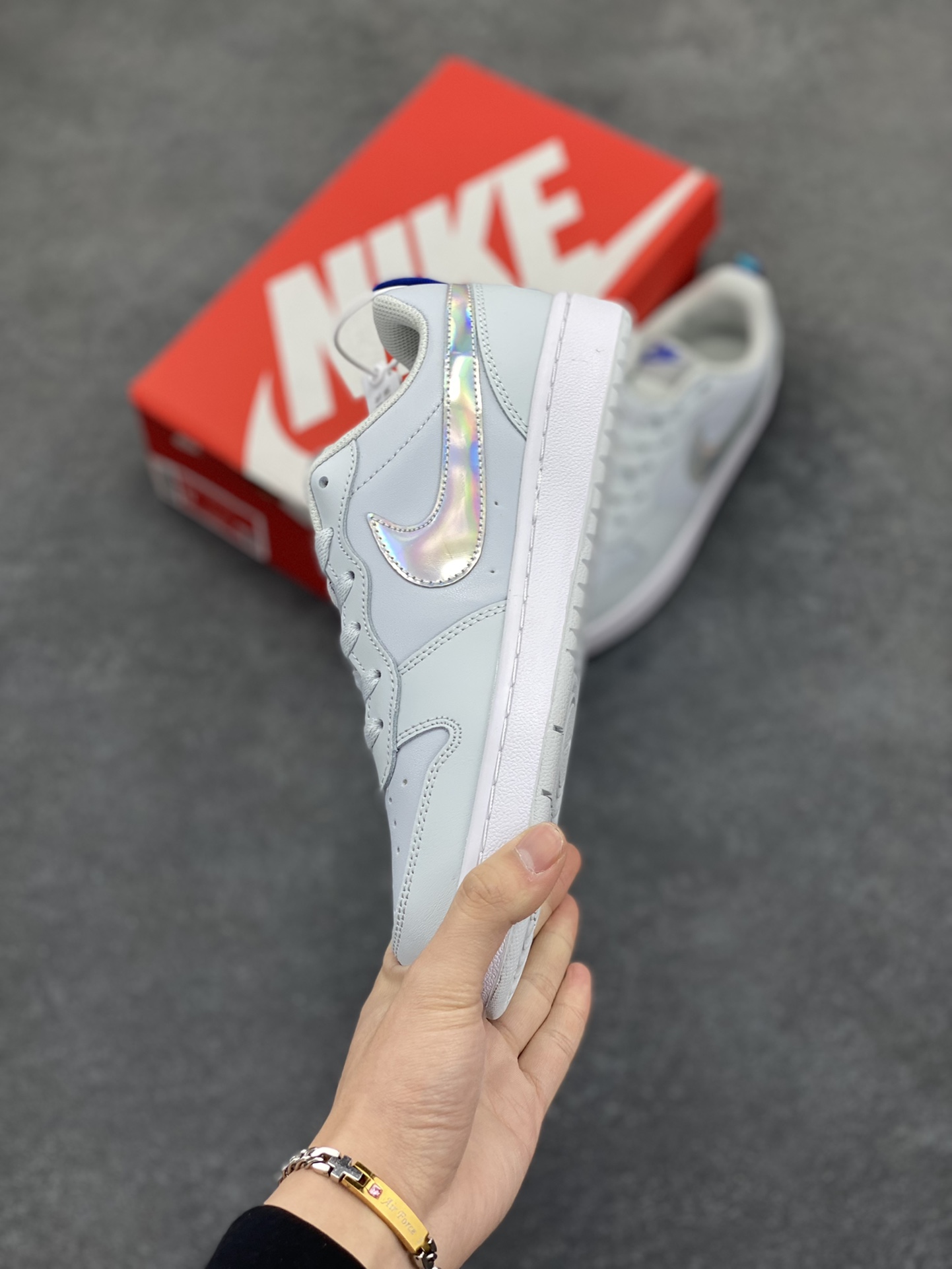 图片[3]-福利特价 Nike Court Borough Low 低帮百搭透气休闲运动板鞋男女鞋 经典耐用的设计，兼顾舒适脚感和出众风范，演绎匠心之作。结构性的支撑贴合感结合复古篮球设计，塑就场外全明星风范。 货号：BQ5448-402 尺码：36 36.5 37.5 38 38.5 39 40 40.5 41 42 42.5 43 44 45-选品中心