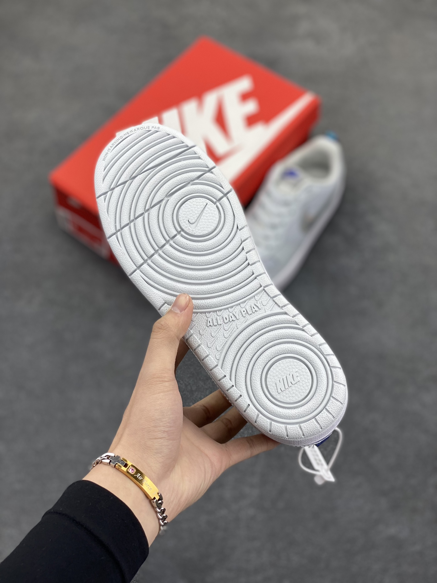 图片[5]-福利特价 Nike Court Borough Low 低帮百搭透气休闲运动板鞋男女鞋 经典耐用的设计，兼顾舒适脚感和出众风范，演绎匠心之作。结构性的支撑贴合感结合复古篮球设计，塑就场外全明星风范。 货号：BQ5448-402 尺码：36 36.5 37.5 38 38.5 39 40 40.5 41 42 42.5 43 44 45-选品中心