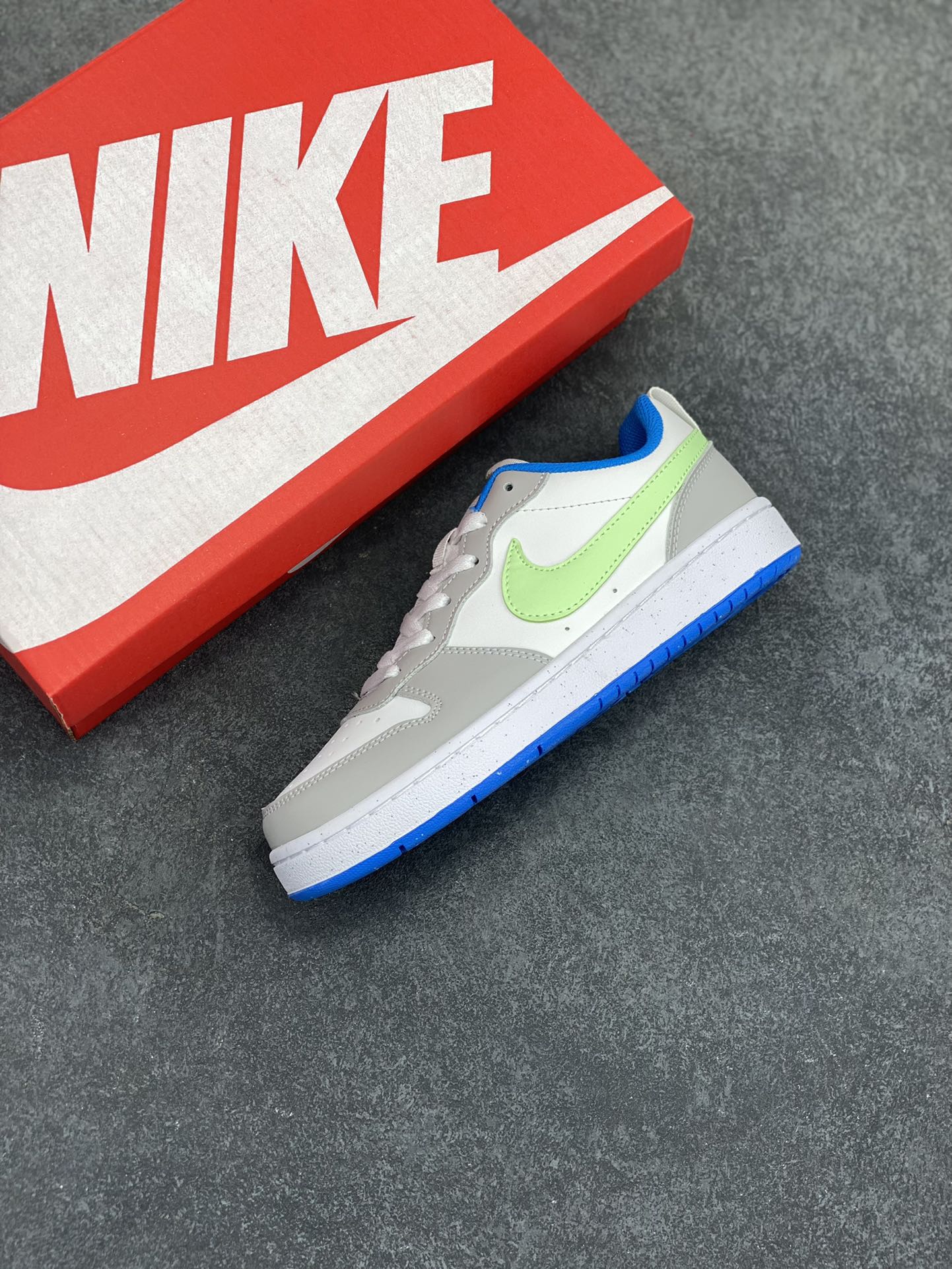 图片[7]-福利特价 Nike Court Borough Low 低帮百搭透气休闲运动板鞋男女鞋 经典耐用的设计，兼顾舒适脚感和出众风范，演绎匠心之作。结构性的支撑贴合感结合复古篮球设计，塑就场外全明星风范。 货号：BV5456-005 尺码：36 36.5 37.5 38 38.5 39 40 40.5 41 42 42.5 43 44 45-选品中心