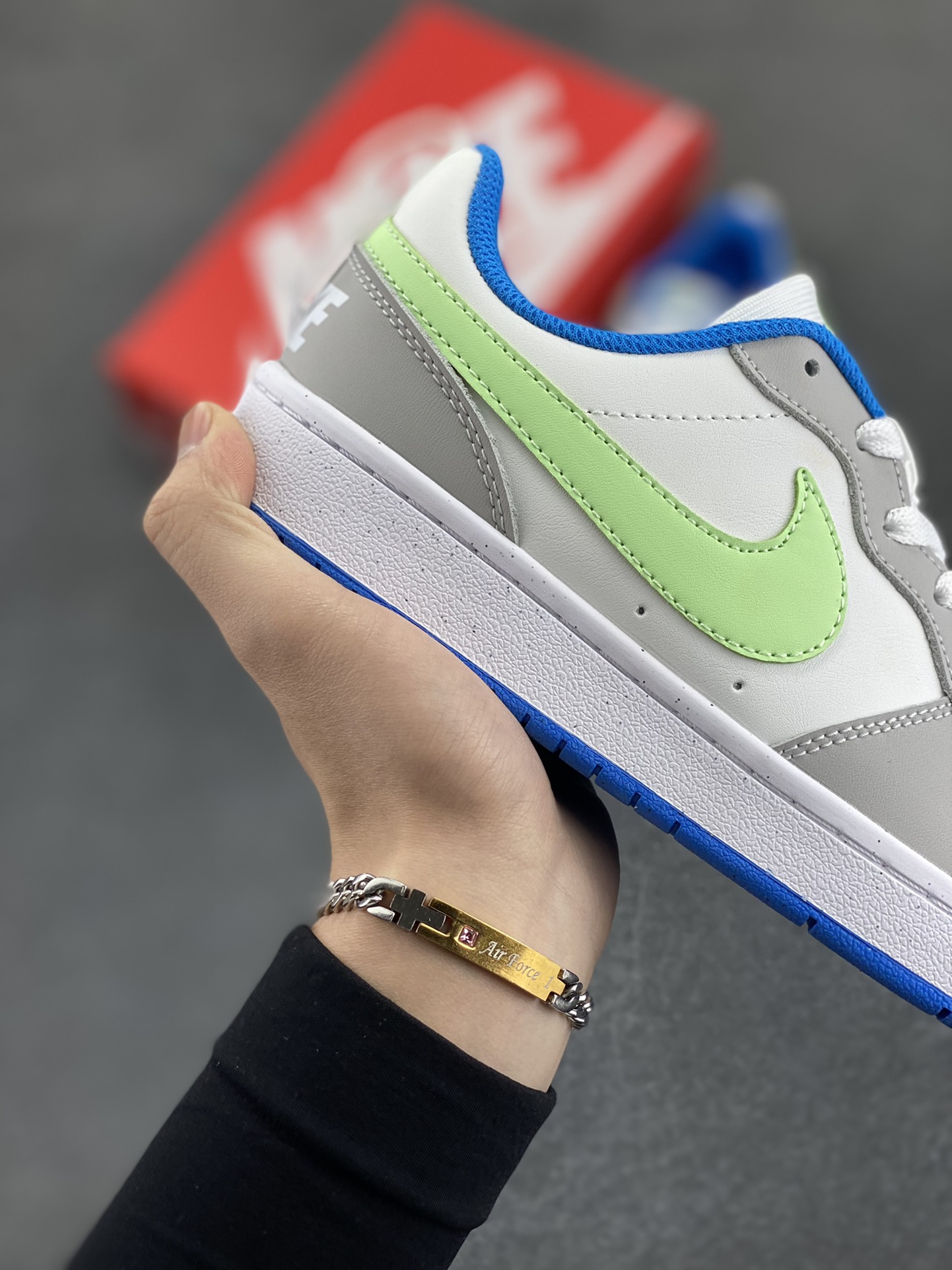 图片[6]-福利特价 Nike Court Borough Low 低帮百搭透气休闲运动板鞋男女鞋 经典耐用的设计，兼顾舒适脚感和出众风范，演绎匠心之作。结构性的支撑贴合感结合复古篮球设计，塑就场外全明星风范。 货号：BV5456-005 尺码：36 36.5 37.5 38 38.5 39 40 40.5 41 42 42.5 43 44 45-选品中心