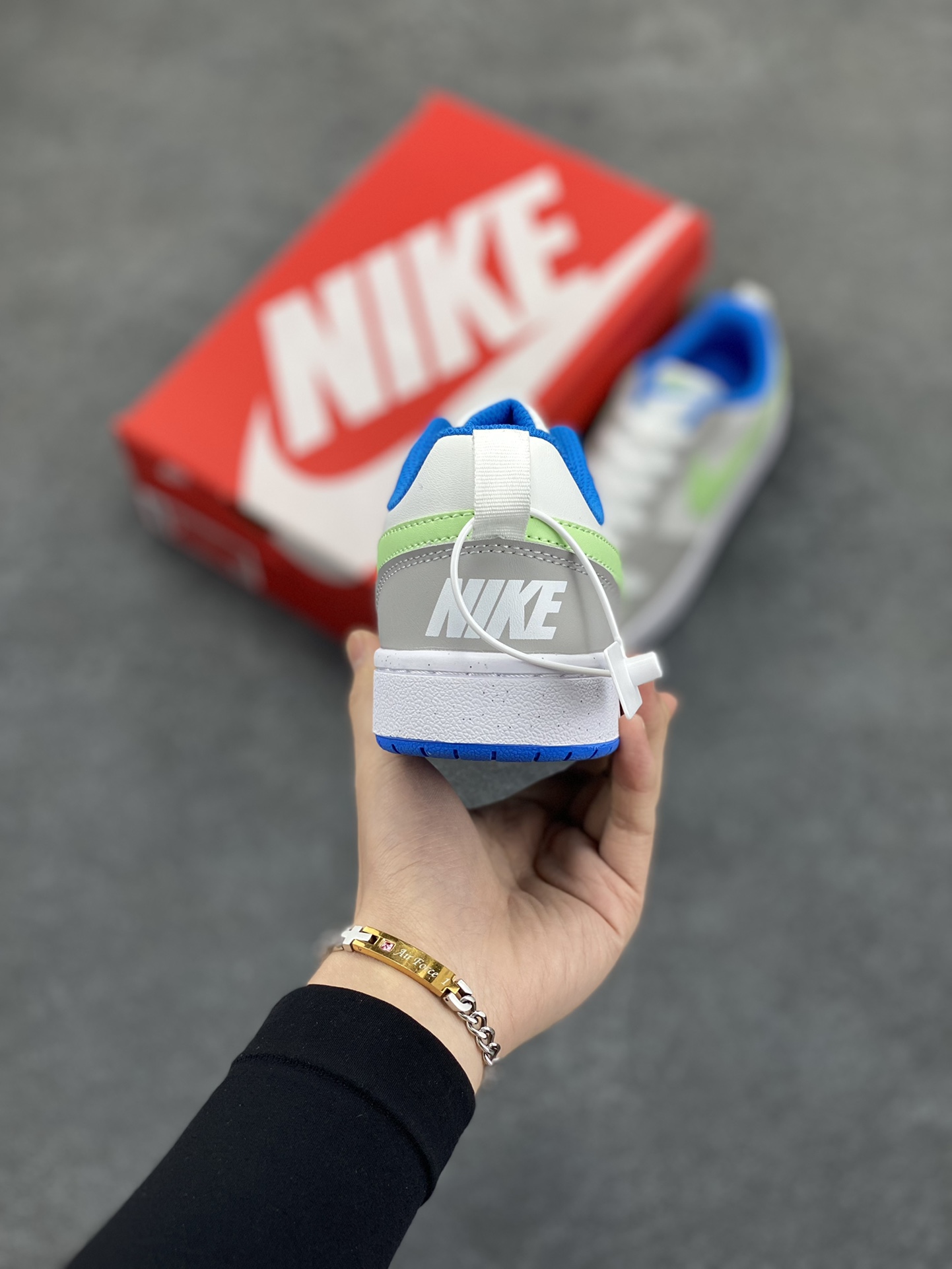 图片[4]-福利特价 Nike Court Borough Low 低帮百搭透气休闲运动板鞋男女鞋 经典耐用的设计，兼顾舒适脚感和出众风范，演绎匠心之作。结构性的支撑贴合感结合复古篮球设计，塑就场外全明星风范。 货号：BV5456-005 尺码：36 36.5 37.5 38 38.5 39 40 40.5 41 42 42.5 43 44 45-选品中心