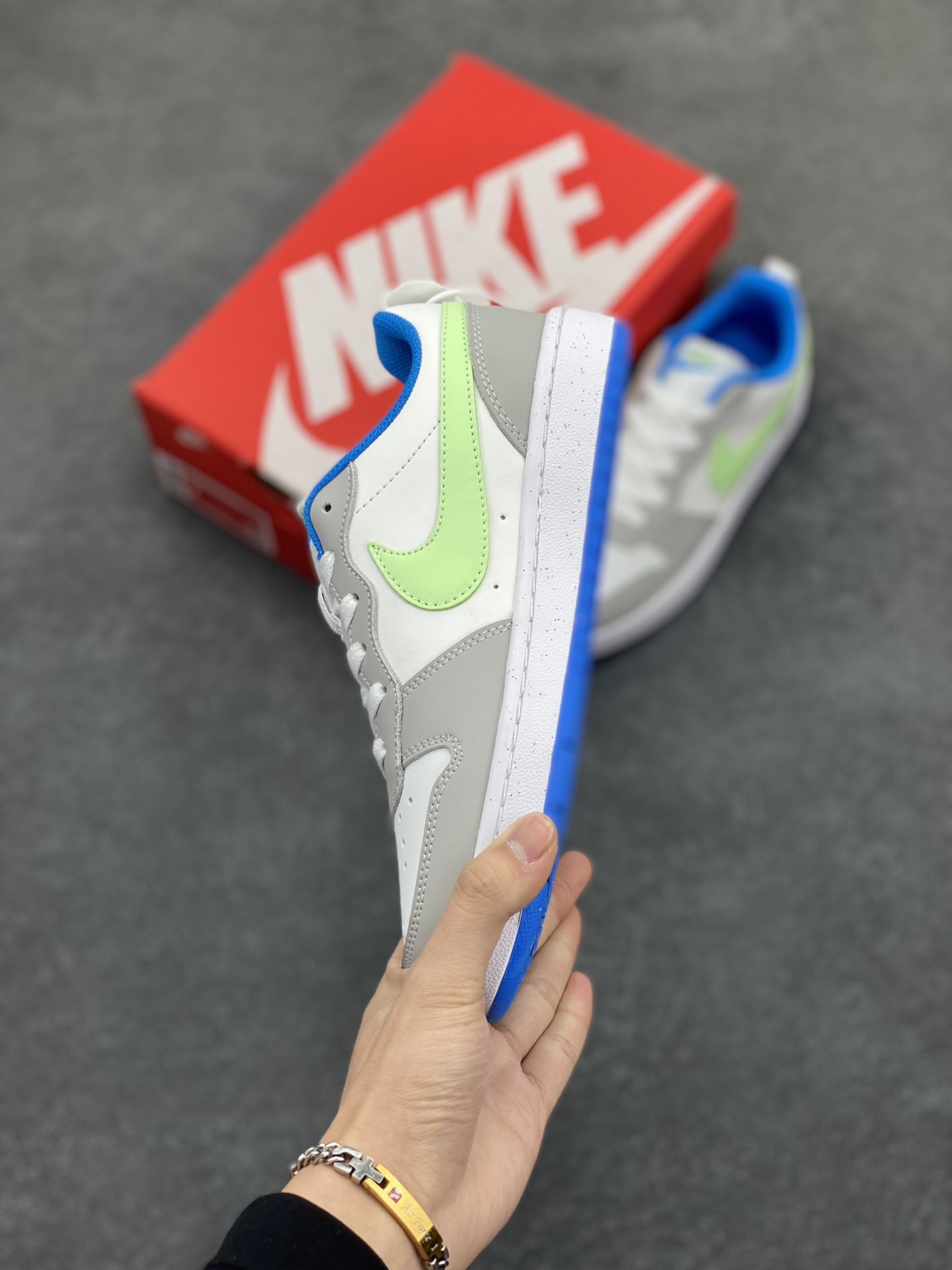 图片[3]-福利特价 Nike Court Borough Low 低帮百搭透气休闲运动板鞋男女鞋 经典耐用的设计，兼顾舒适脚感和出众风范，演绎匠心之作。结构性的支撑贴合感结合复古篮球设计，塑就场外全明星风范。 货号：BV5456-005 尺码：36 36.5 37.5 38 38.5 39 40 40.5 41 42 42.5 43 44 45-选品中心