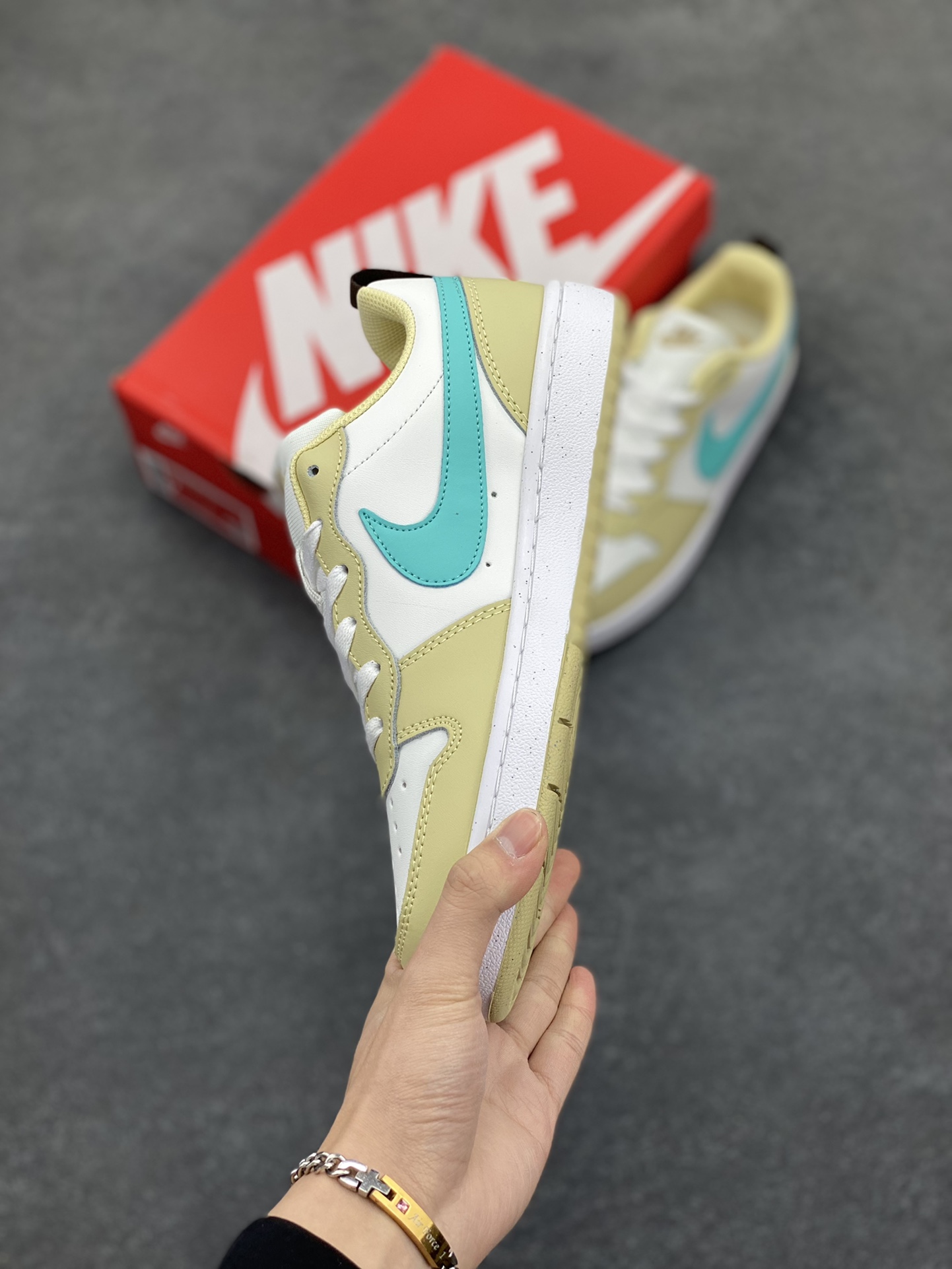 图片[3]-福利特价 Nike Court Borough Low 低帮百搭透气休闲运动板鞋男女鞋 经典耐用的设计，兼顾舒适脚感和出众风范，演绎匠心之作。结构性的支撑贴合感结合复古篮球设计，塑就场外全明星风范。 货号：HM3726-731 尺码：36 36.5 37.5 38 38.5 39 40 40.5 41 42 42.5 43 44 45-选品中心