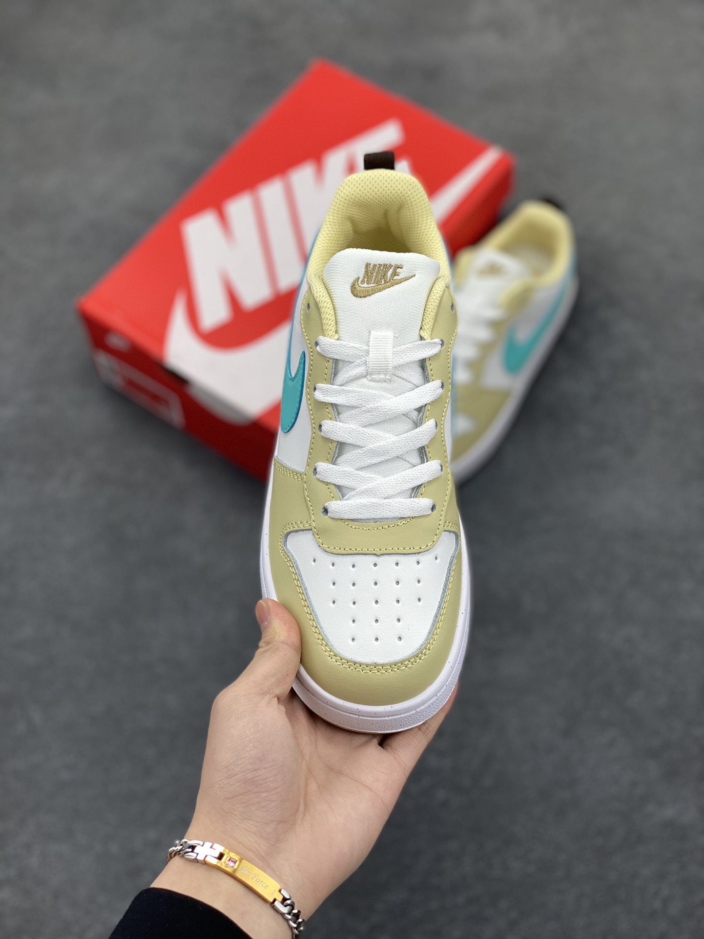 图片[2]-福利特价 Nike Court Borough Low 低帮百搭透气休闲运动板鞋男女鞋 经典耐用的设计，兼顾舒适脚感和出众风范，演绎匠心之作。结构性的支撑贴合感结合复古篮球设计，塑就场外全明星风范。 货号：HM3726-731 尺码：36 36.5 37.5 38 38.5 39 40 40.5 41 42 42.5 43 44 45-选品中心