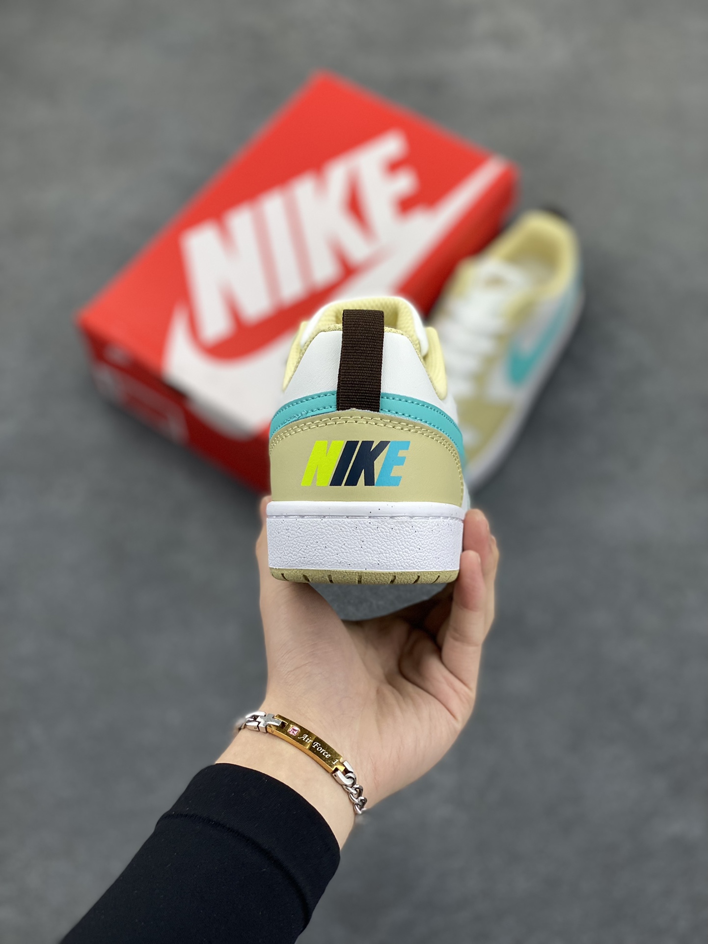 图片[4]-福利特价 Nike Court Borough Low 低帮百搭透气休闲运动板鞋男女鞋 经典耐用的设计，兼顾舒适脚感和出众风范，演绎匠心之作。结构性的支撑贴合感结合复古篮球设计，塑就场外全明星风范。 货号：HM3726-731 尺码：36 36.5 37.5 38 38.5 39 40 40.5 41 42 42.5 43 44 45-选品中心