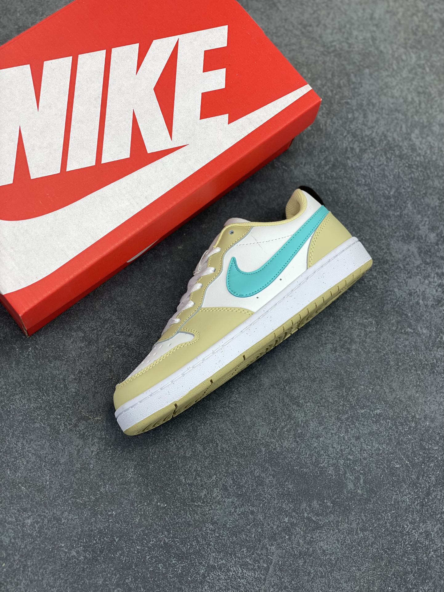 图片[7]-福利特价 Nike Court Borough Low 低帮百搭透气休闲运动板鞋男女鞋 经典耐用的设计，兼顾舒适脚感和出众风范，演绎匠心之作。结构性的支撑贴合感结合复古篮球设计，塑就场外全明星风范。 货号：HM3726-731 尺码：36 36.5 37.5 38 38.5 39 40 40.5 41 42 42.5 43 44 45-选品中心