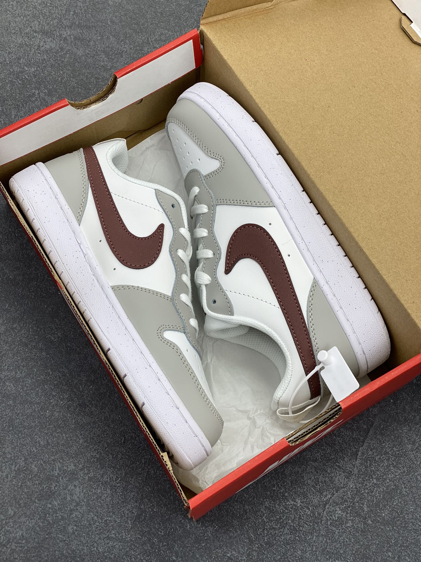 图片[9]-福利特价 Nike Court Borough Low 低帮百搭透气休闲运动板鞋男女鞋 经典耐用的设计，兼顾舒适脚感和出众风范，演绎匠心之作。结构性的支撑贴合感结合复古篮球设计，塑就场外全明星风范。 货号：FZ1024-100 尺码：36 36.5 37.5 38 38.5 39 40 40.5 41 42 42.5 43 44 45-选品中心