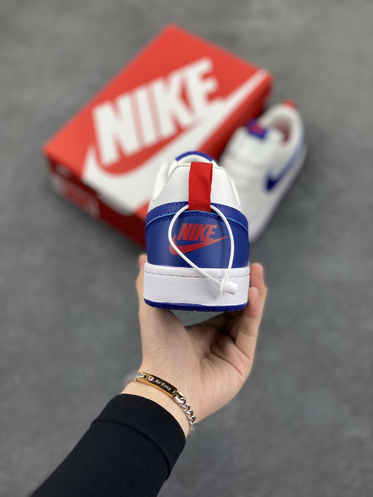 图片[4]-福利特价 Nike Court Borough Low 低帮百搭透气休闲运动板鞋男女鞋 经典耐用的设计，兼顾舒适脚感和出众风范，演绎匠心之作。结构性的支撑贴合感结合复古篮球设计，塑就场外全明星风范。 货号：BQ5448-113 尺码：36 36.5 37.5 38 38.5 39 40 40.5 41 42 42.5 43 44 45-选品中心